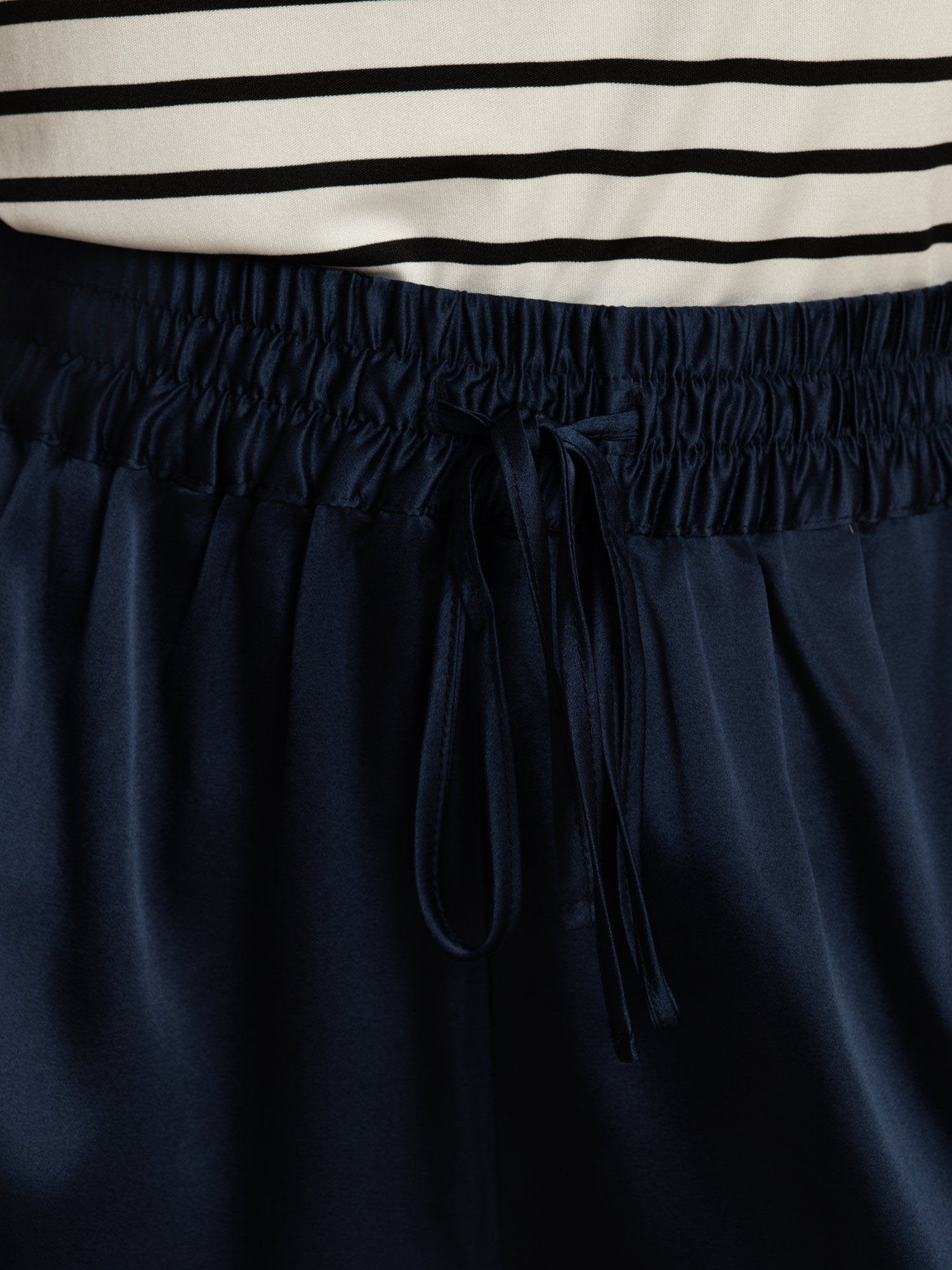 [Tummansininen] SilkSilky-FI 19Momme Silkki Womens Shorts 005