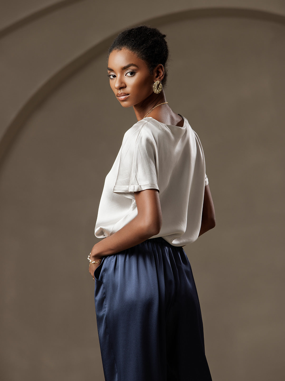 [Vaalean Harmaa] SilkSilky-FI 19Momme Silk Short Sleeve Round Neck Naisten T-paita 004