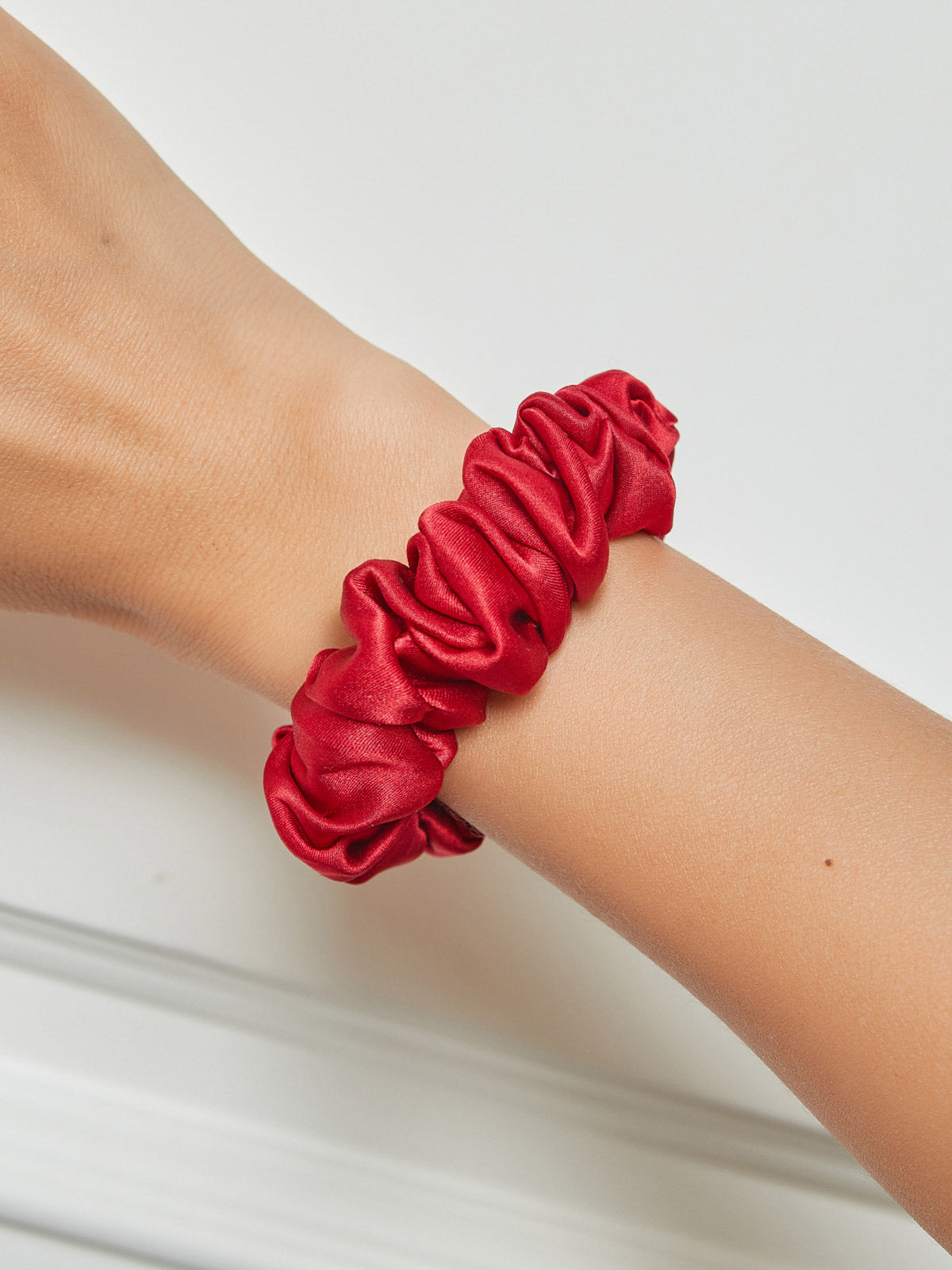 [Punainen] SilkSilky-FI 19Momme Scrunchie 001
