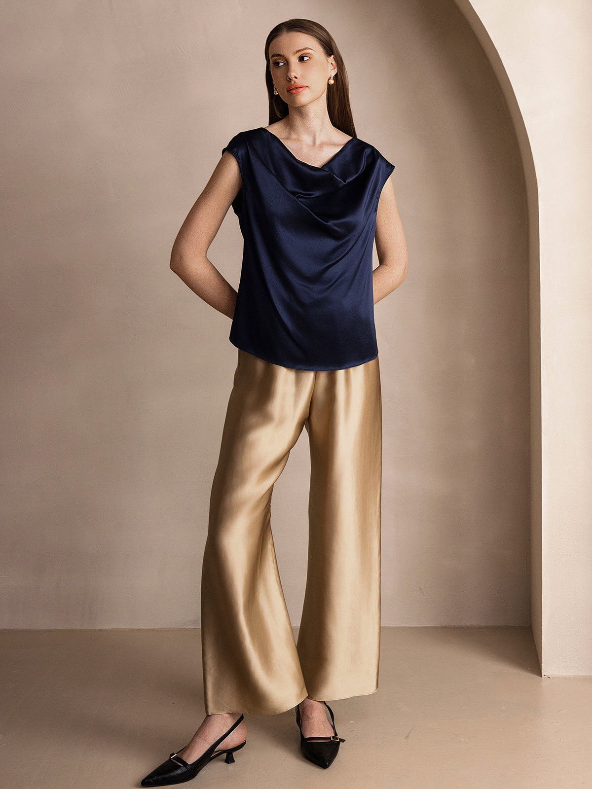 [Tummansininen] SilkSilky-FI 19Momme Silk Sleeveless Cowl Neck Naisten T-paita 008