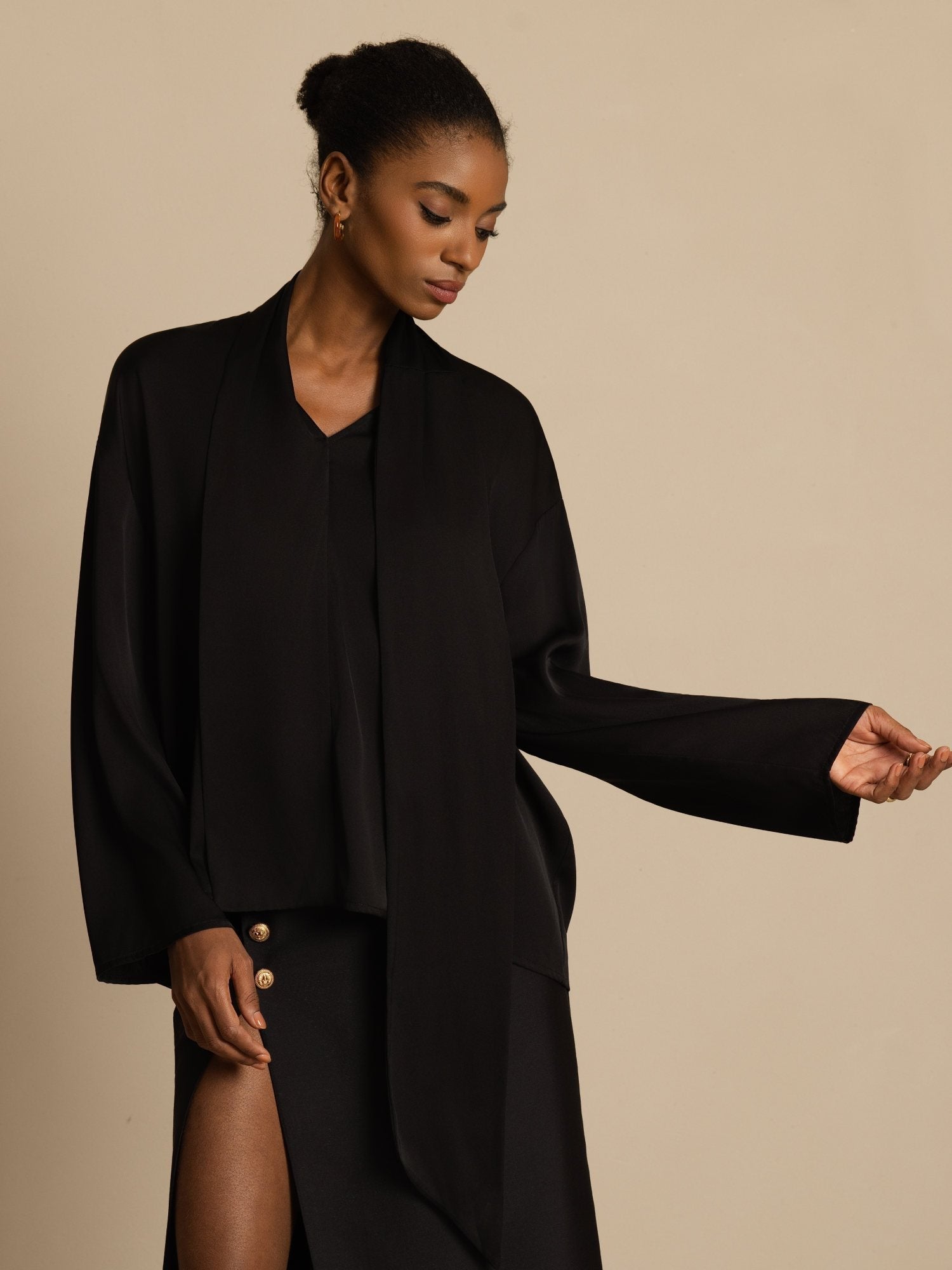 [Musta] SilkSilky-FI 19Momme Silkki Pitkähihainen V Pääntie Pusero 003