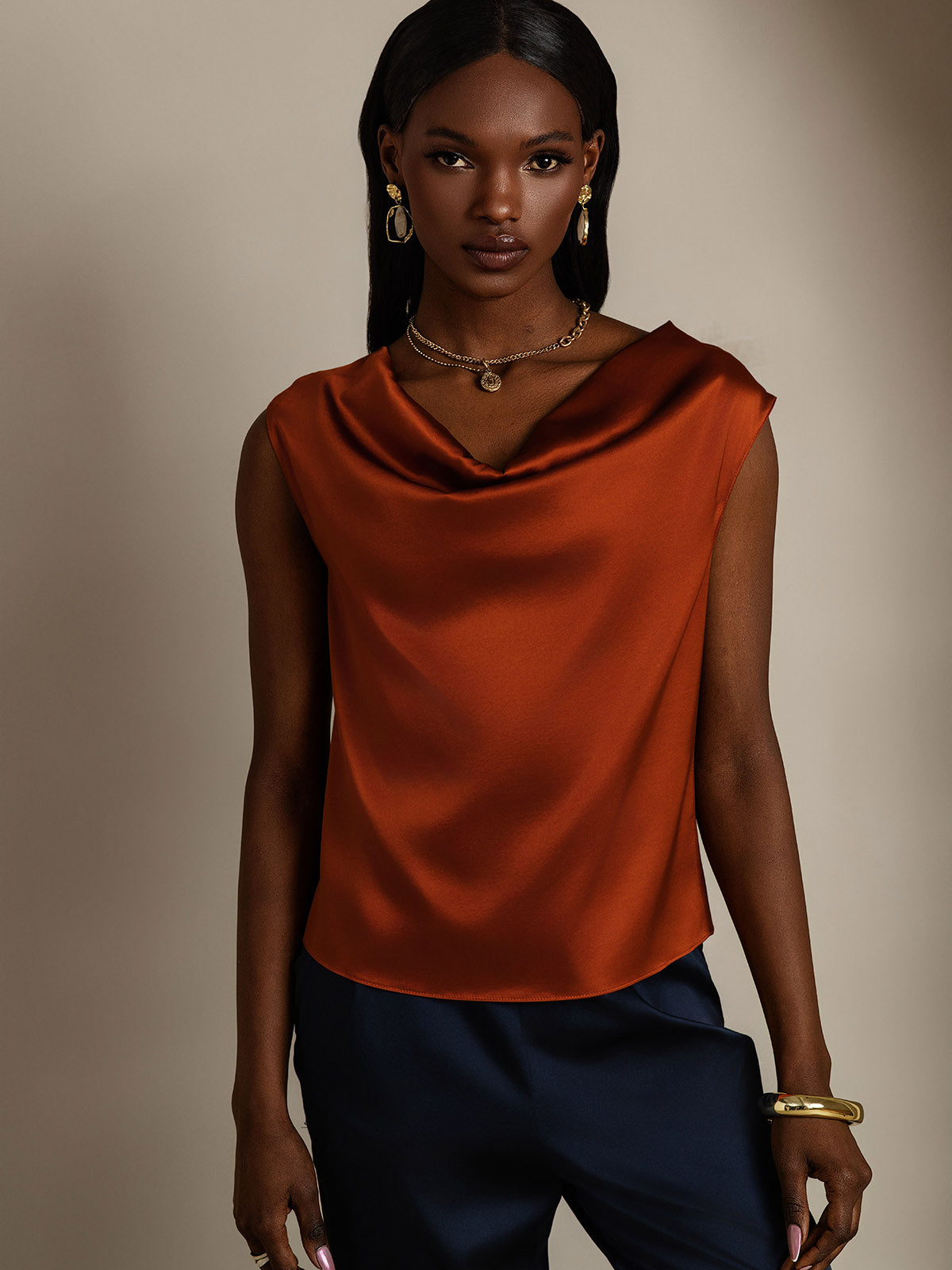[Karamelli] SilkSilky-FI 19Momme Silk Sleeveless Cowl Neck Naisten T-paita 003