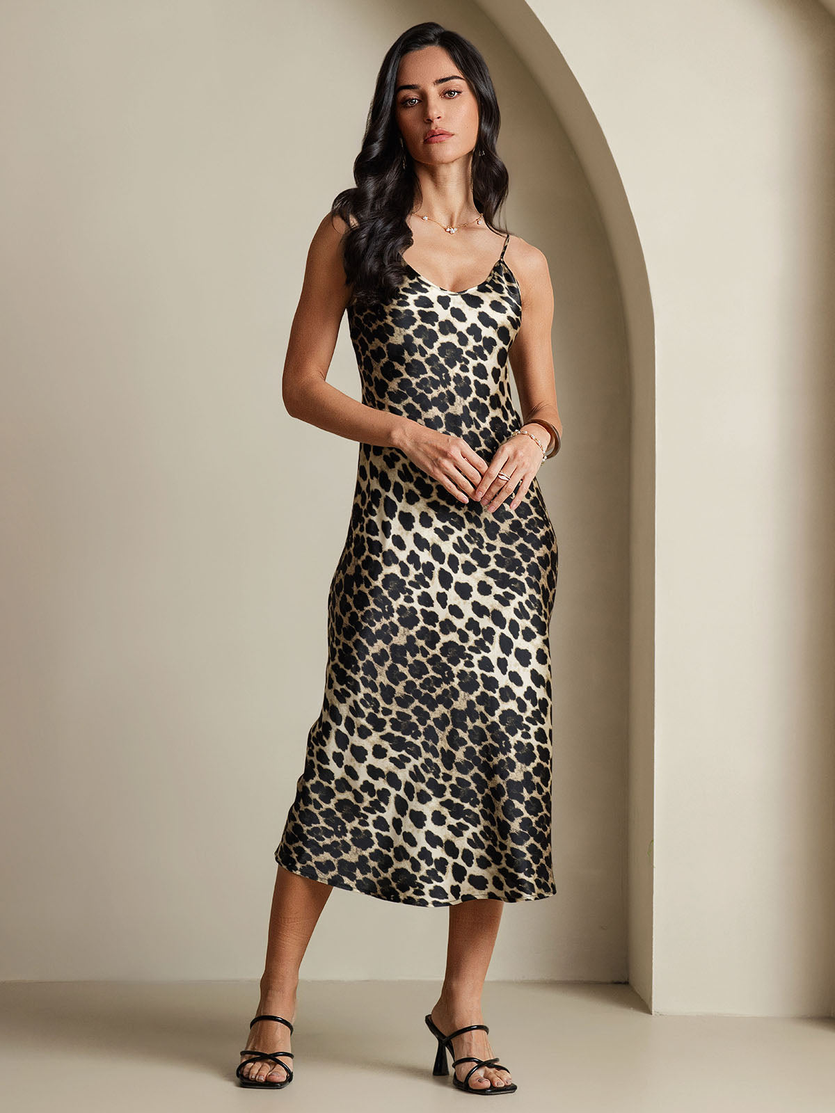 [Leopardi] SilkSilky-FI Pure Silk Sleeveless Round Neck Yöpaita 003