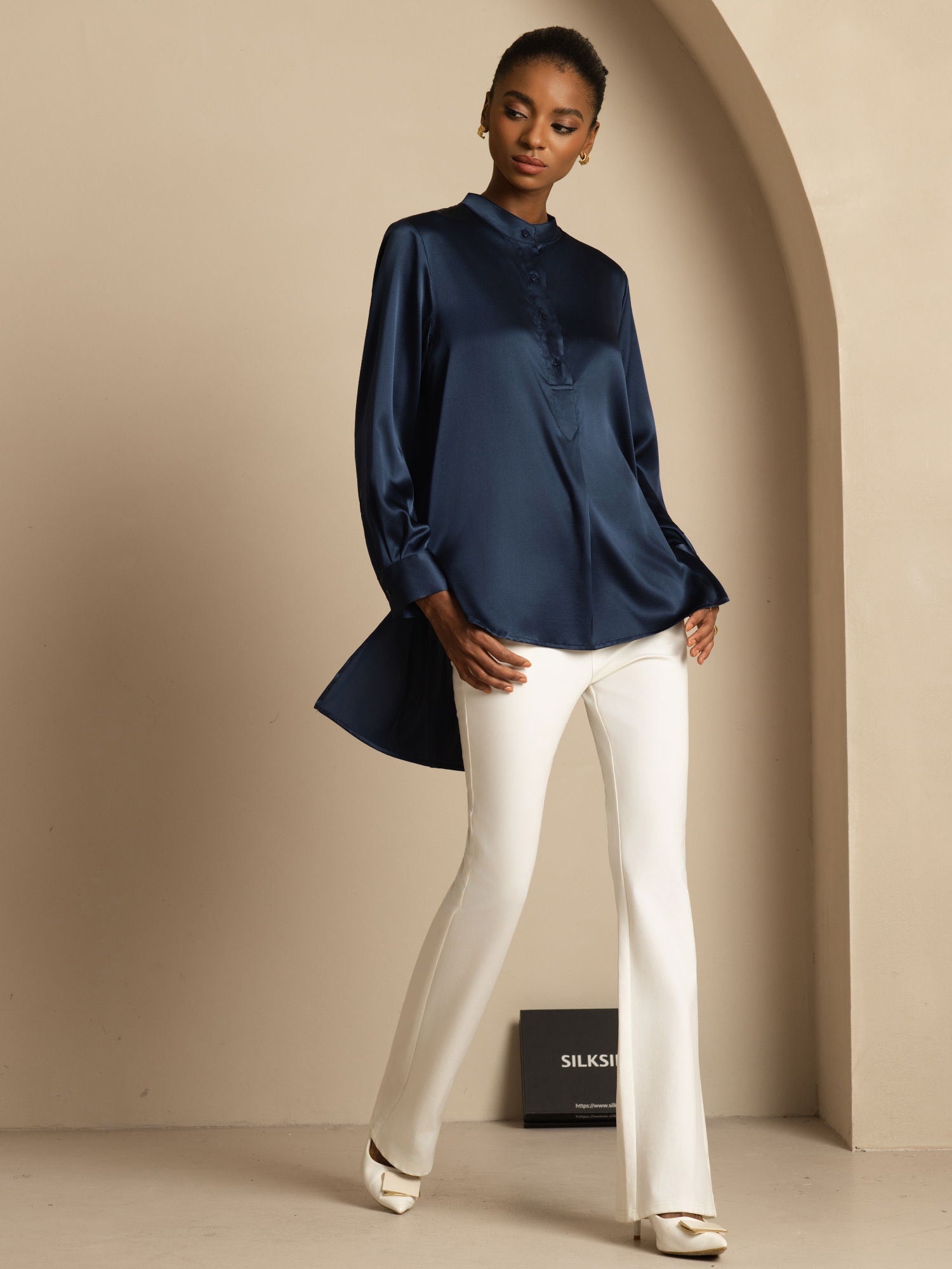 [Tummansininen] SilkSilky-FI 19Momme Silkki Pitkähihainen Pystykaulus Pusero 001