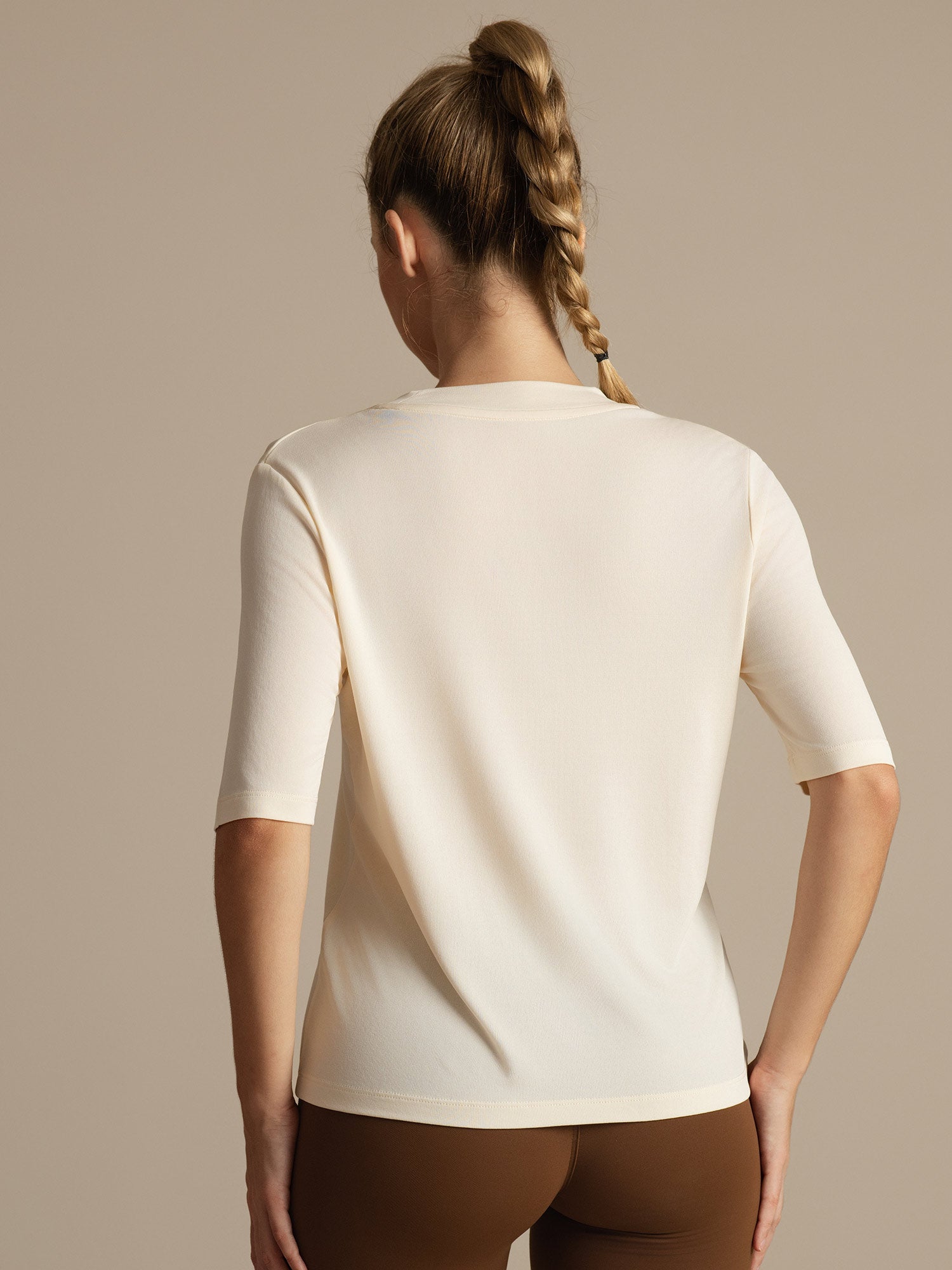 [Beige] SilkSilky-FI Puolihiha Tiukka Crew Neck Naisten T-paita 002