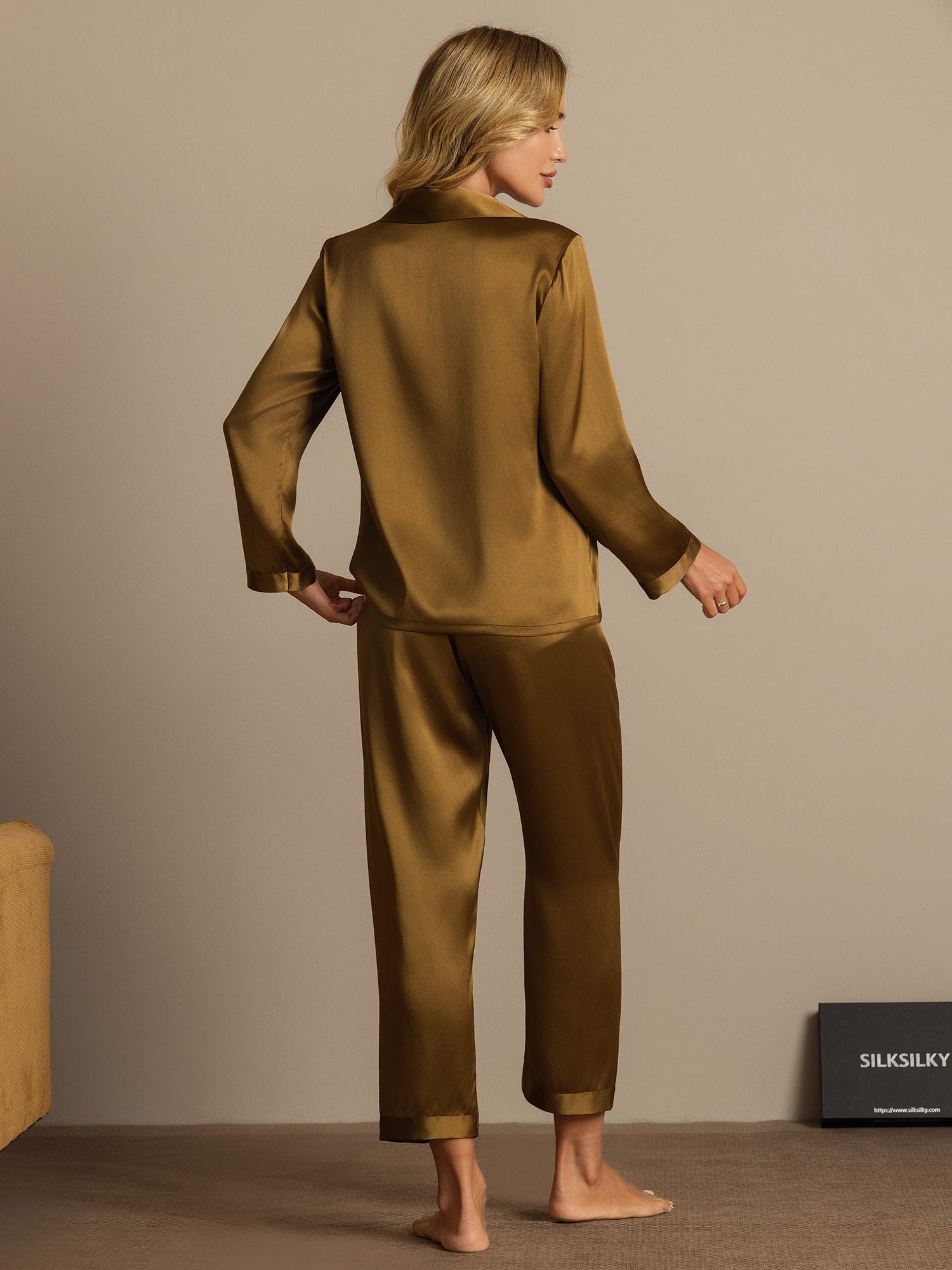 [Ruskea] SilkSilky-FI Womens Pajamas 002,