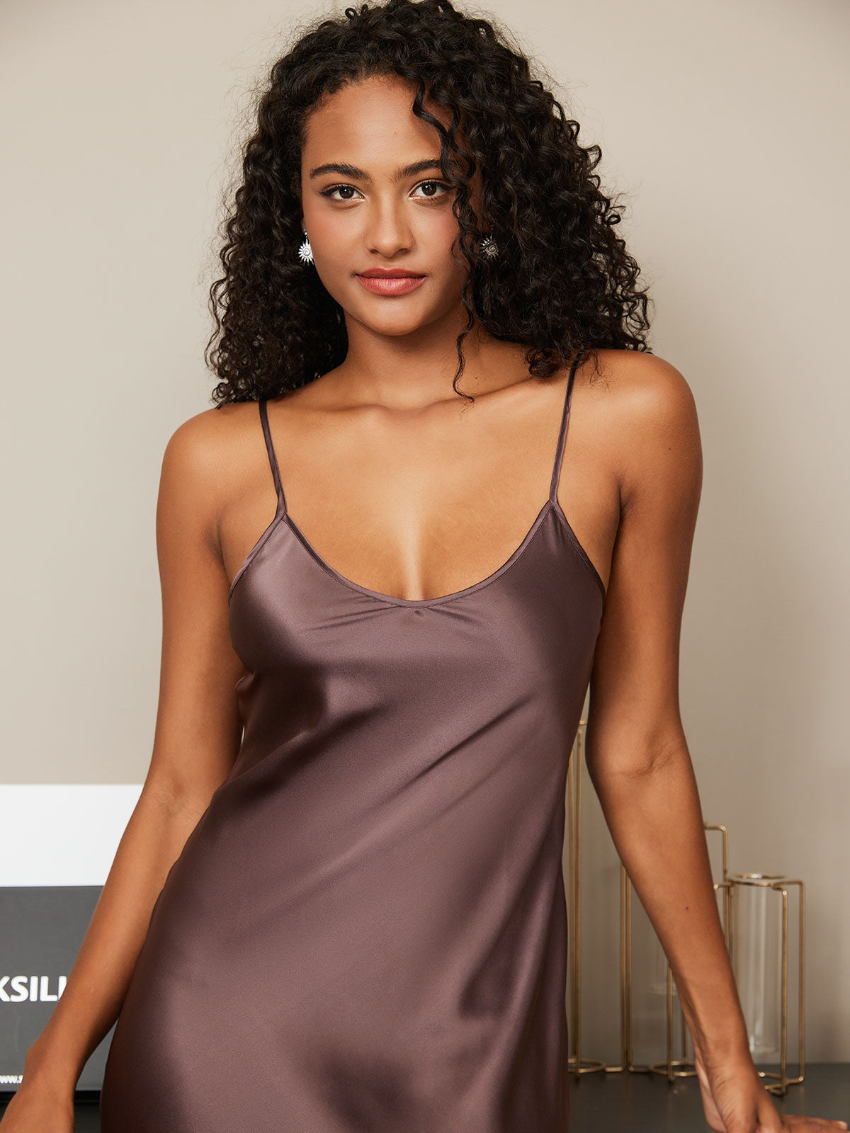 [Kahvi] SilkSilky-FI Pure Silk Sleeveless Round Neck Yöpaita 004
