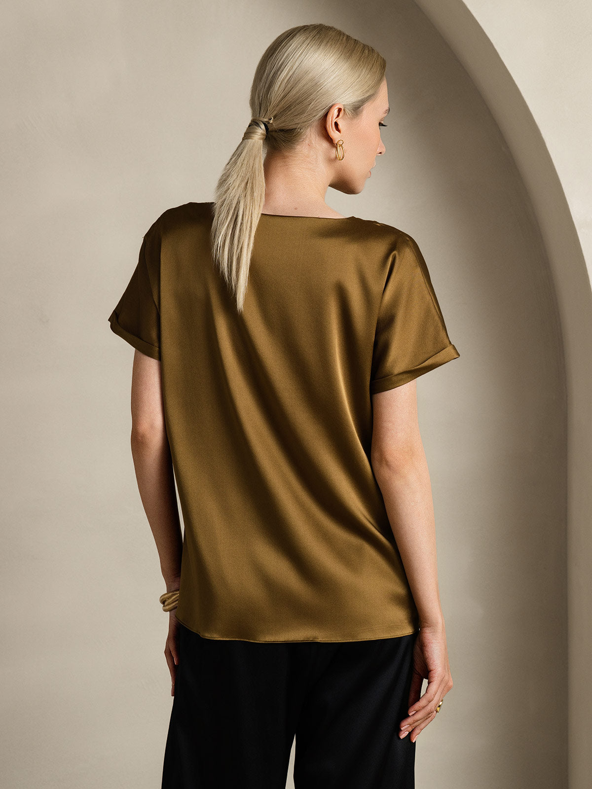 [Ruskea] SilkSilky-FI 19Momme Silk Short Sleeve Round Neck Naisten T-paita 002