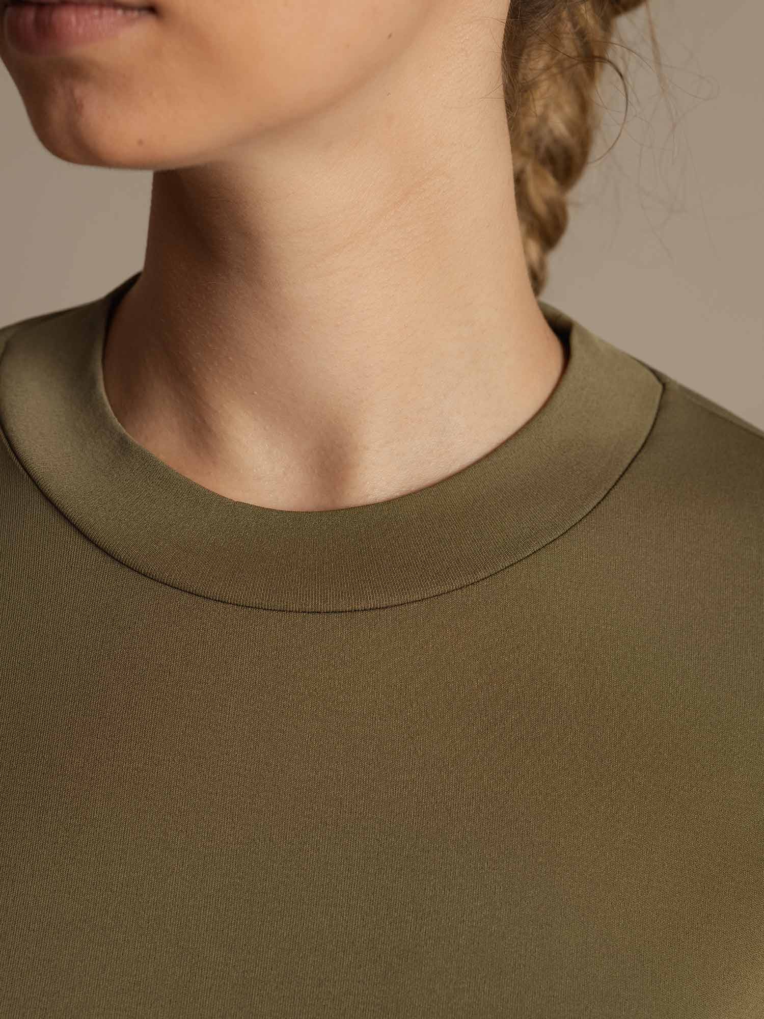 [Poltettu Oliivi] SilkSilky-FI Puolihiha Tiukka Crew Neck Naisten T-paita 005