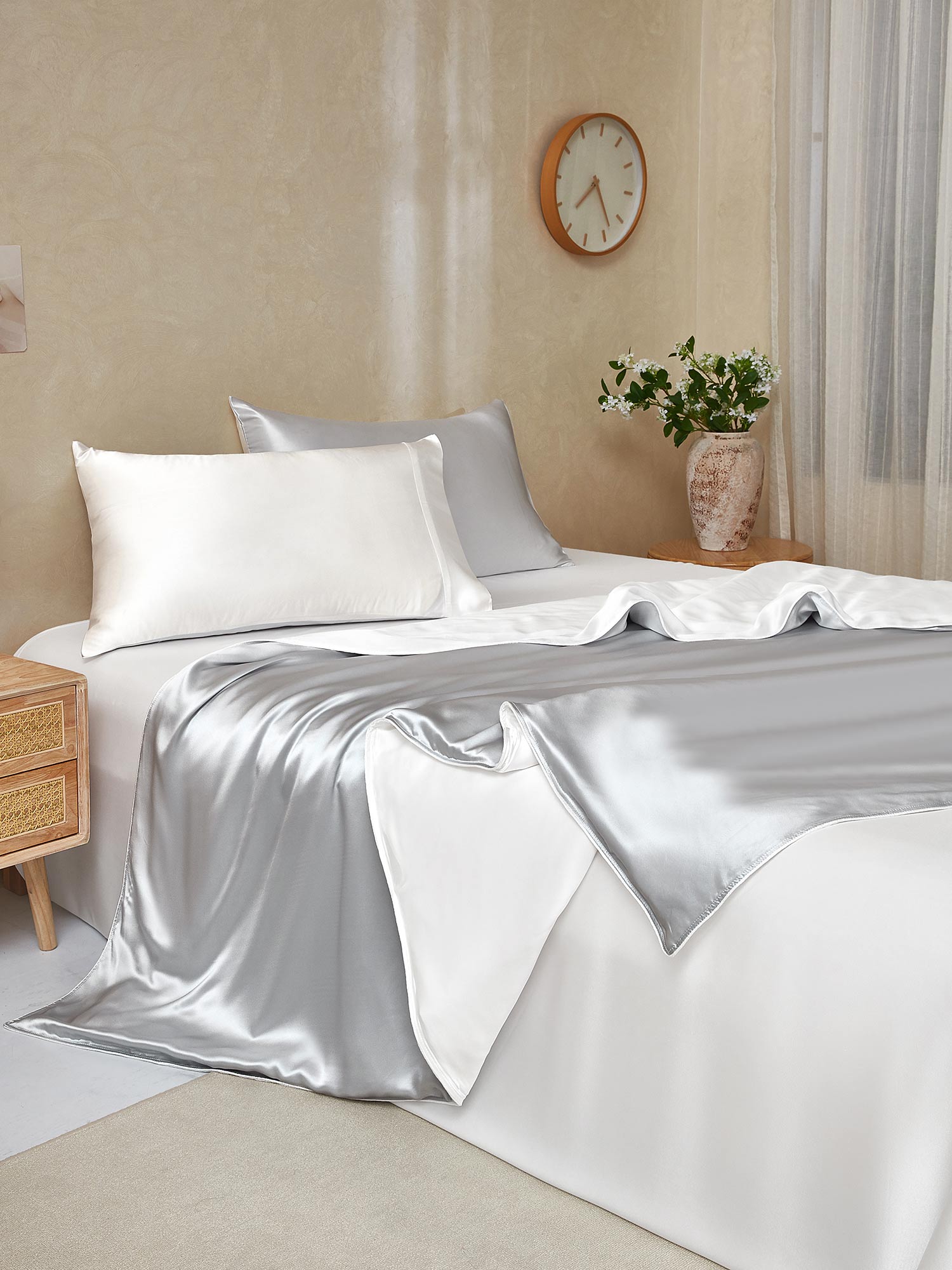 [VaaleanHarmaa+Valkoinen] SilkSilky-FI 22Momme Bedding Set 001,