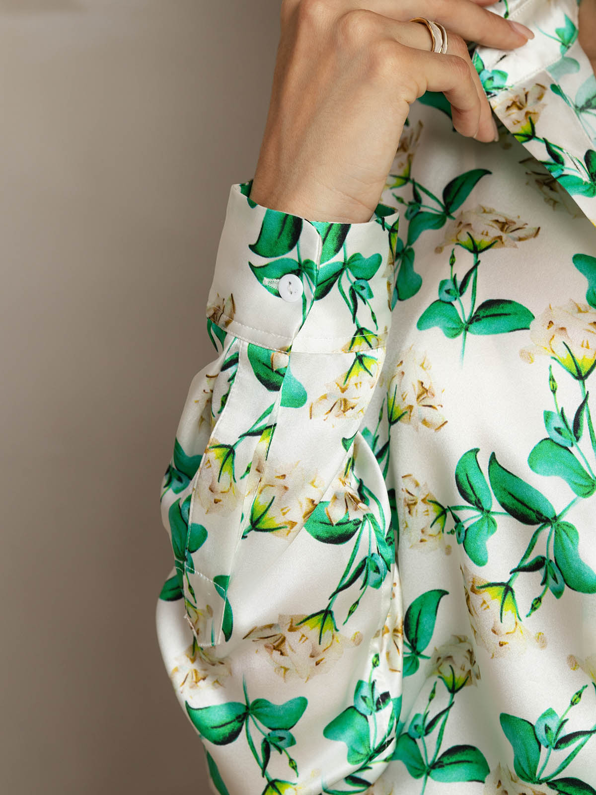 [Vihreä Kukka] SilkSilky-FI Womens Shirt 004