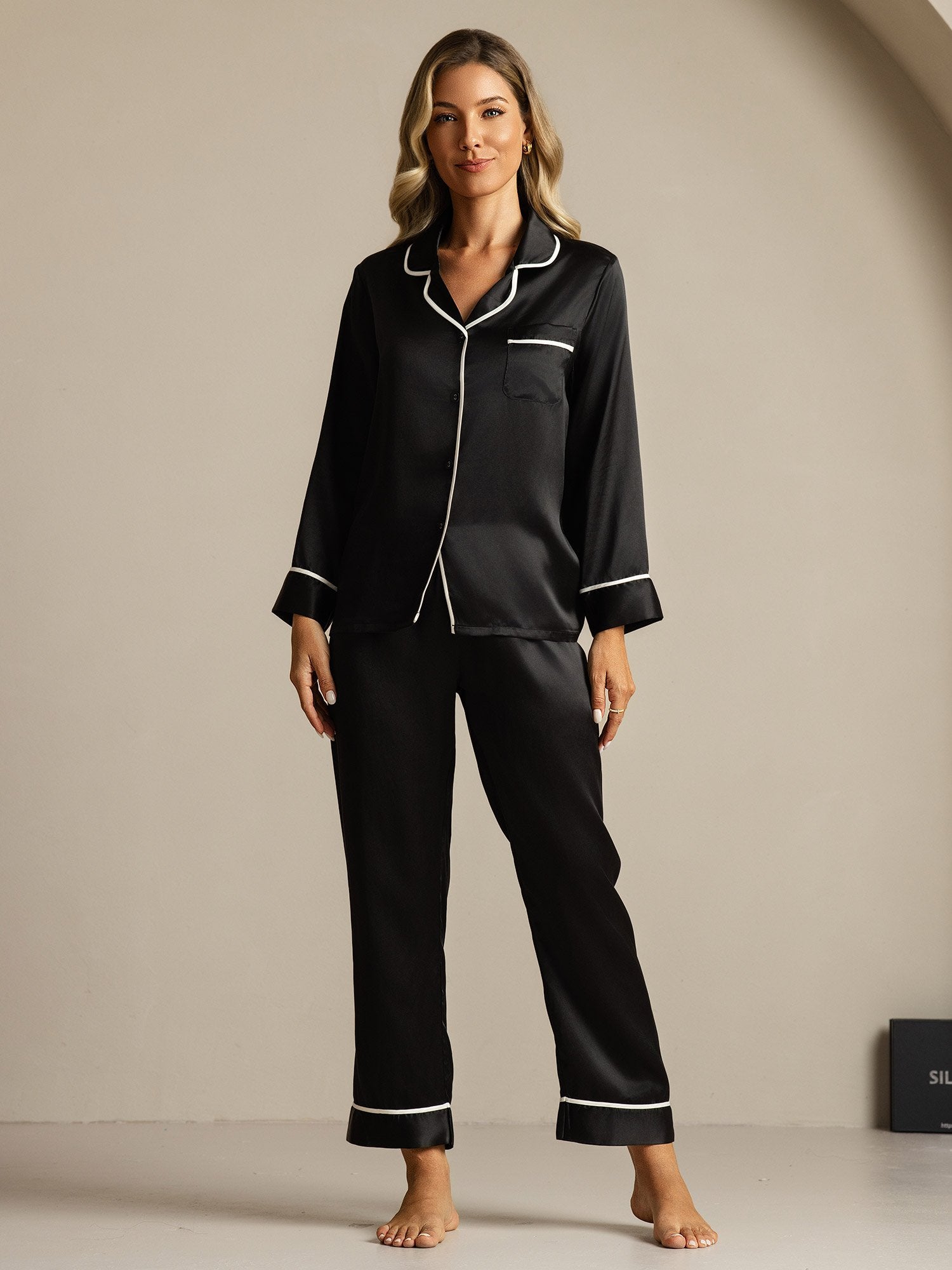 [Musta] SilkSilky-FI Womens Pajamas 003