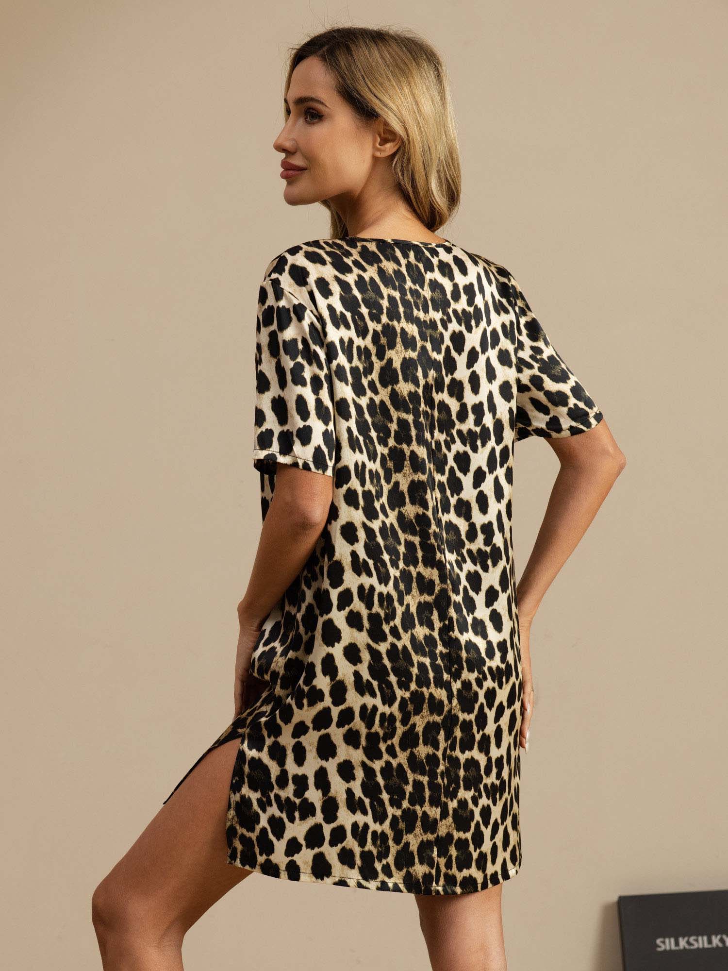 [Leopardi] SilkSilky-FI Half Sleeve V Neck Yöpaita 002
