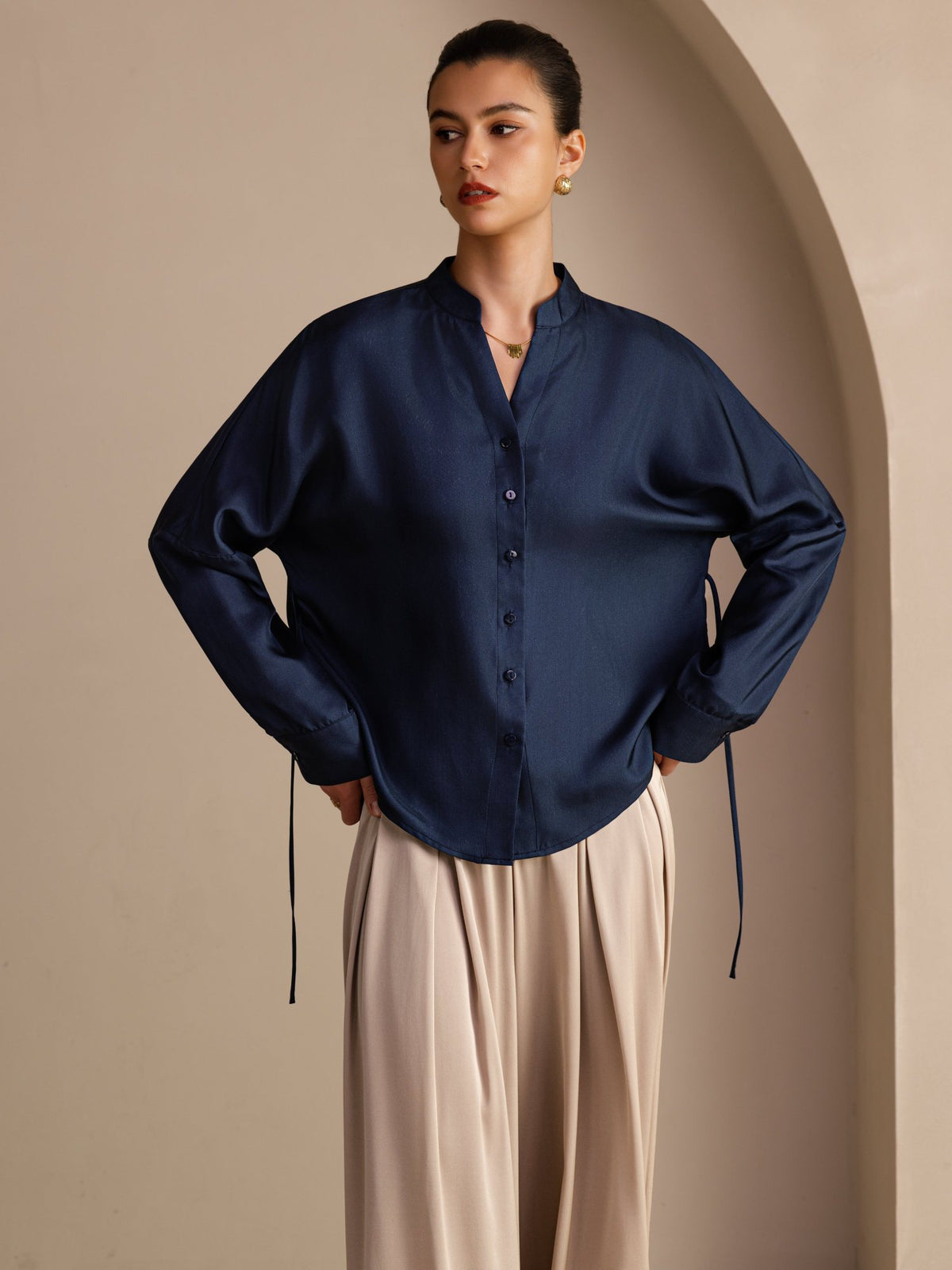 [Tummansininen] SilkSilky-FI Long Sleeve Blouse 001