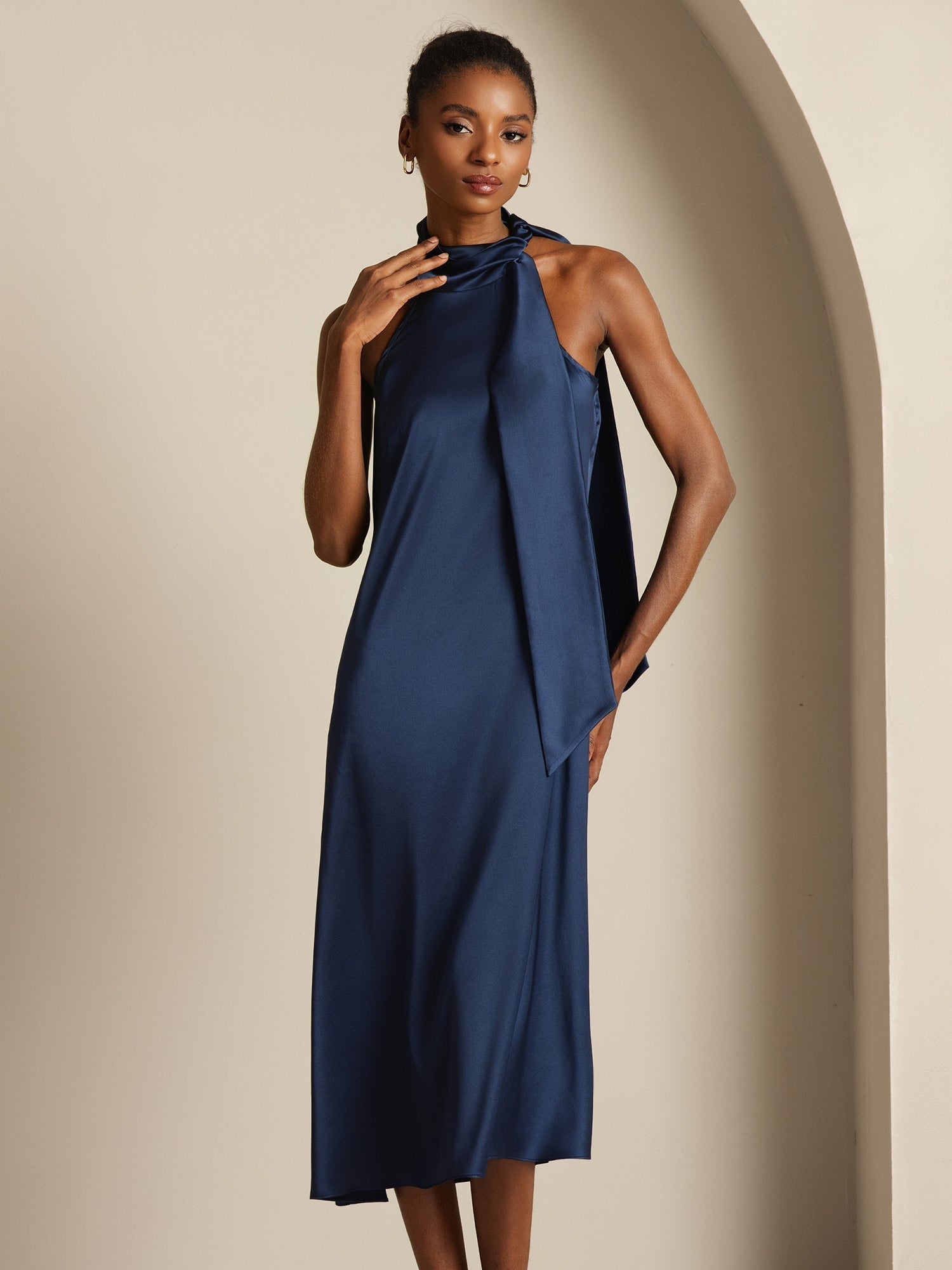 [Tummansininen] SilkSilky-FI 19Momme Dress 007,