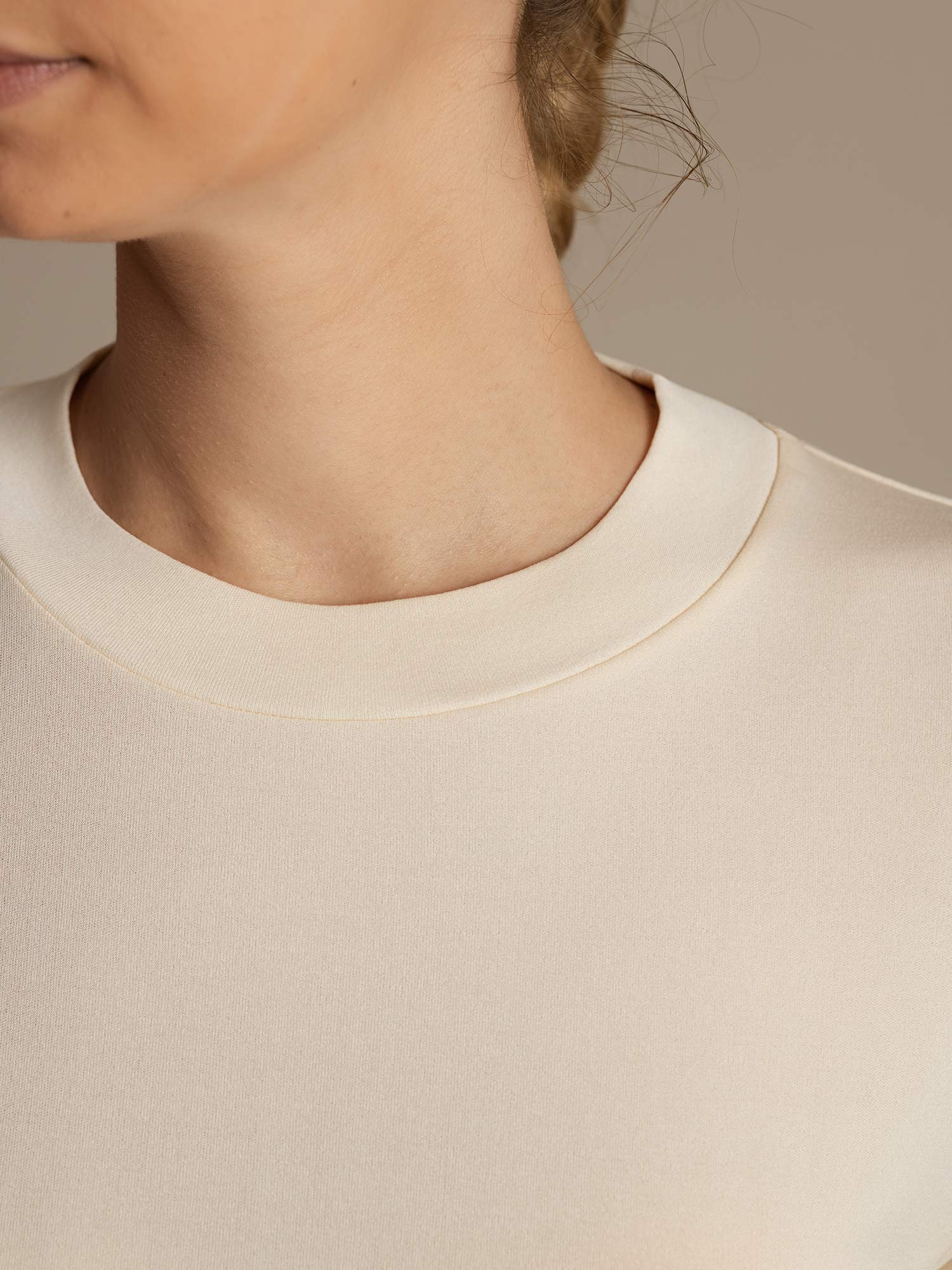 [Beige] SilkSilky-FI Puolihiha Tiukka Crew Neck Naisten T-paita 006