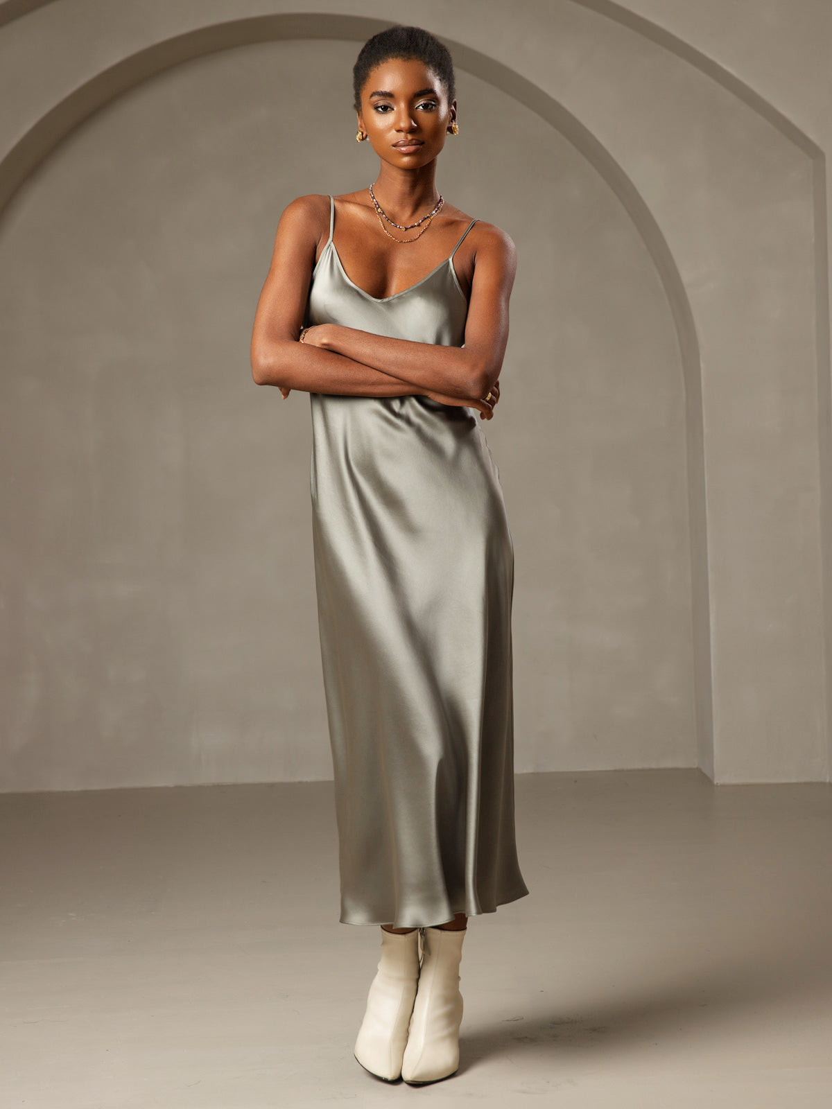 [Harmaanvihreä] SilkSilky-FI Pure Silk Sleeveless Round Neck Yöpaita 001