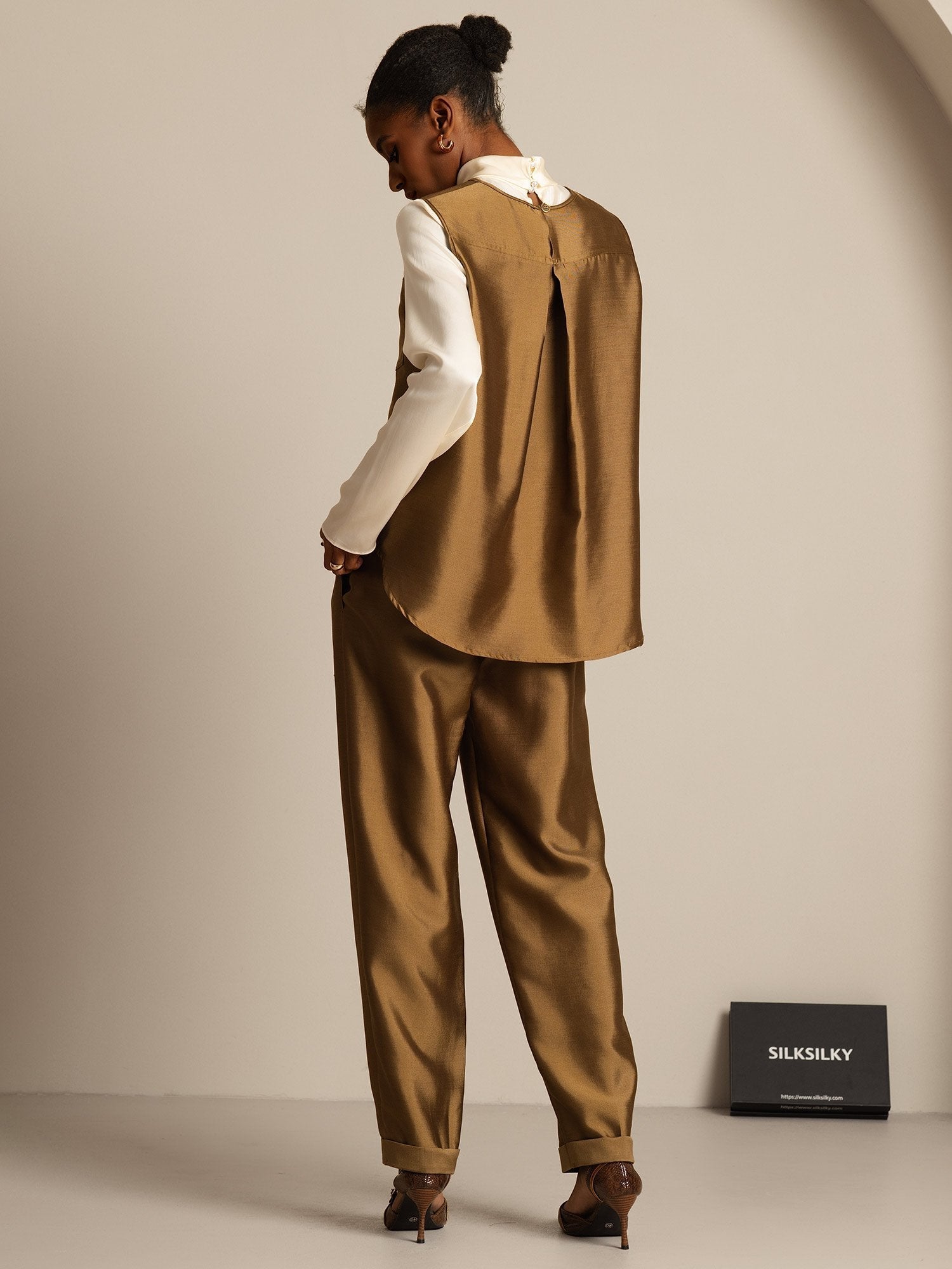 [Pronssi] SilkSilky-FI 32Momme Silk-Wool Blend Womens Vest 007,