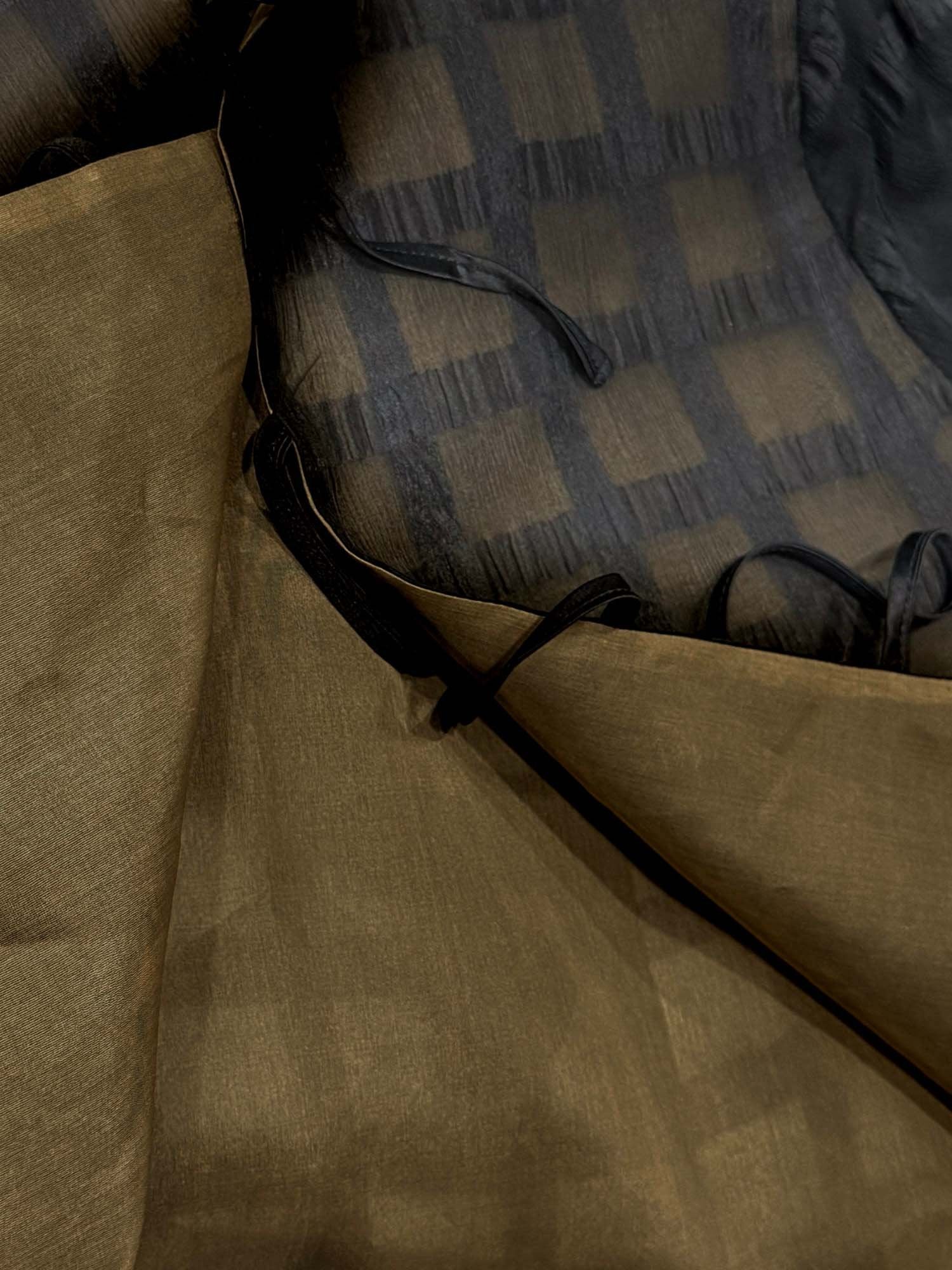 [Musta] SilkSilky-FI Blouse 005