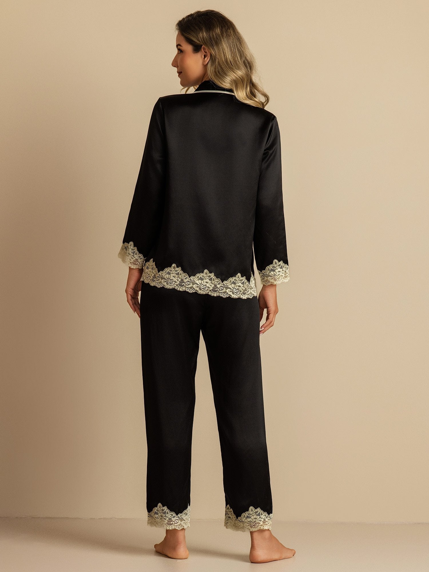 [Musta] SilkSilky-FI Womens Pajamas 002