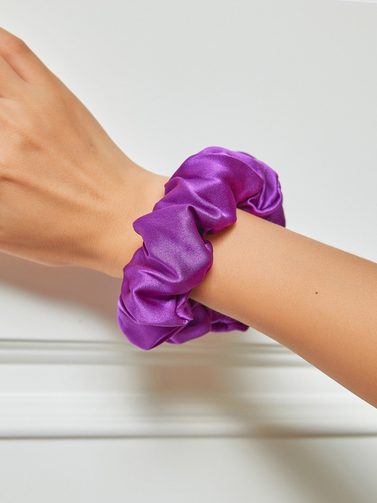 SilkSilky FI 19Momme Pure Silk Scrunchie Violetti 001