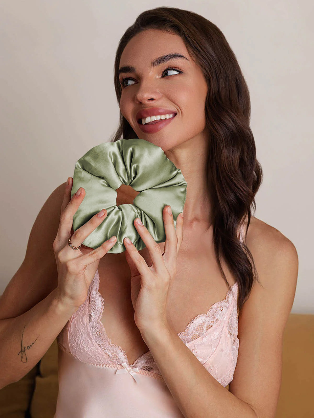 [Vaaleanvihreä] SilkSilky-FI Scrunchie 003