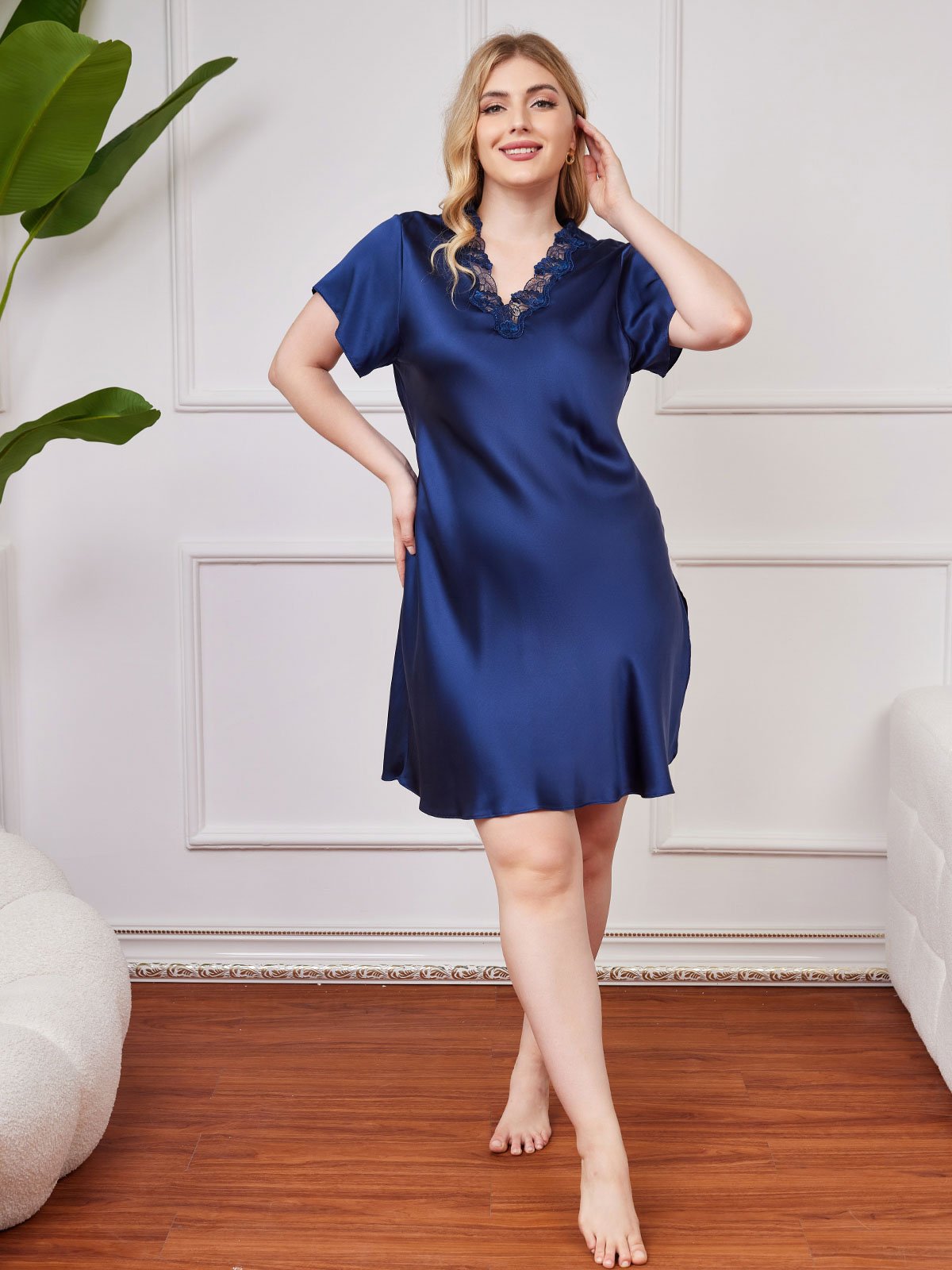 [Tummansininen] SilkSilky-FI Pure Silk Short Sleeve V Neck Plus-koon yöpaita 004
