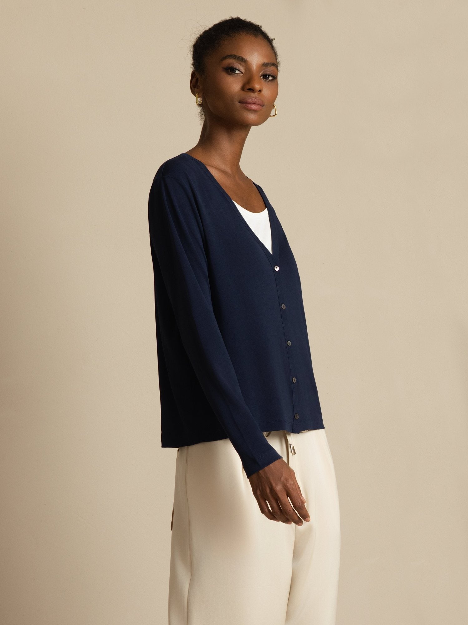 [Tummansininen] SilkSilky-FI 19Momme Silkki Pitkähihainen V Pääntie Naisten Cardigan 006