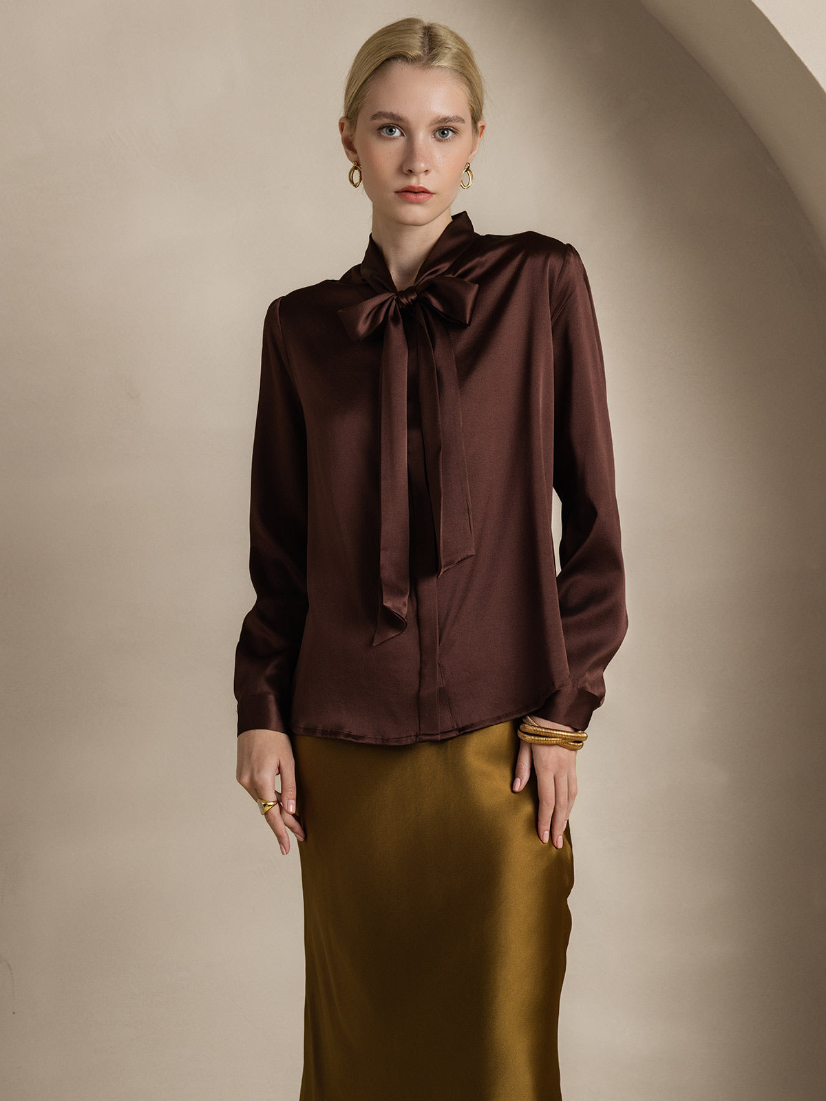 [Kahvi] SilkSilky-FI 19Momme Silk Long Sleeve Tie Neck Naisten paita 005