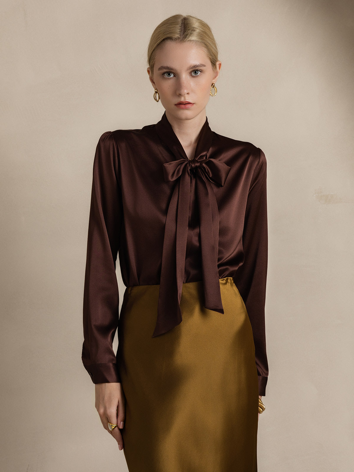 [Kahvi] SilkSilky-FI 19Momme Silk Long Sleeve Tie Neck Naisten paita 003