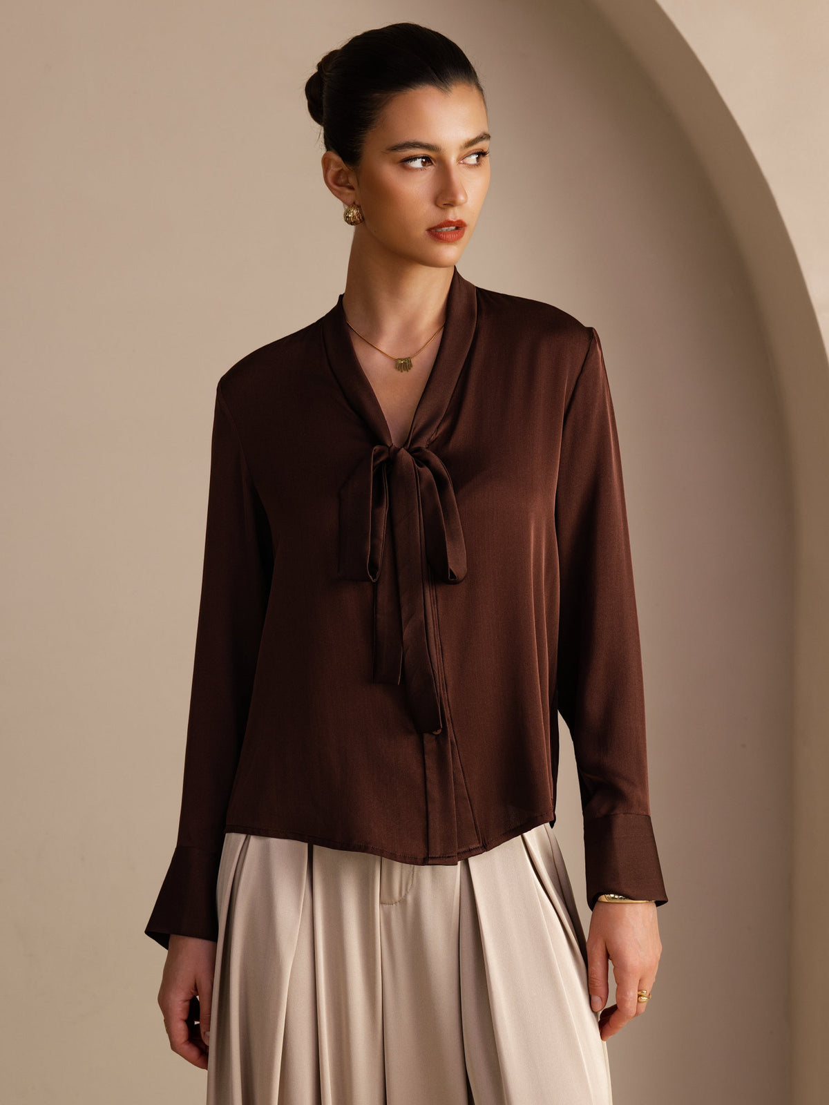 [Tumma Suklaa] SilkSilky-FI Long Sleeve Tie Neck Naisten Puserot 001