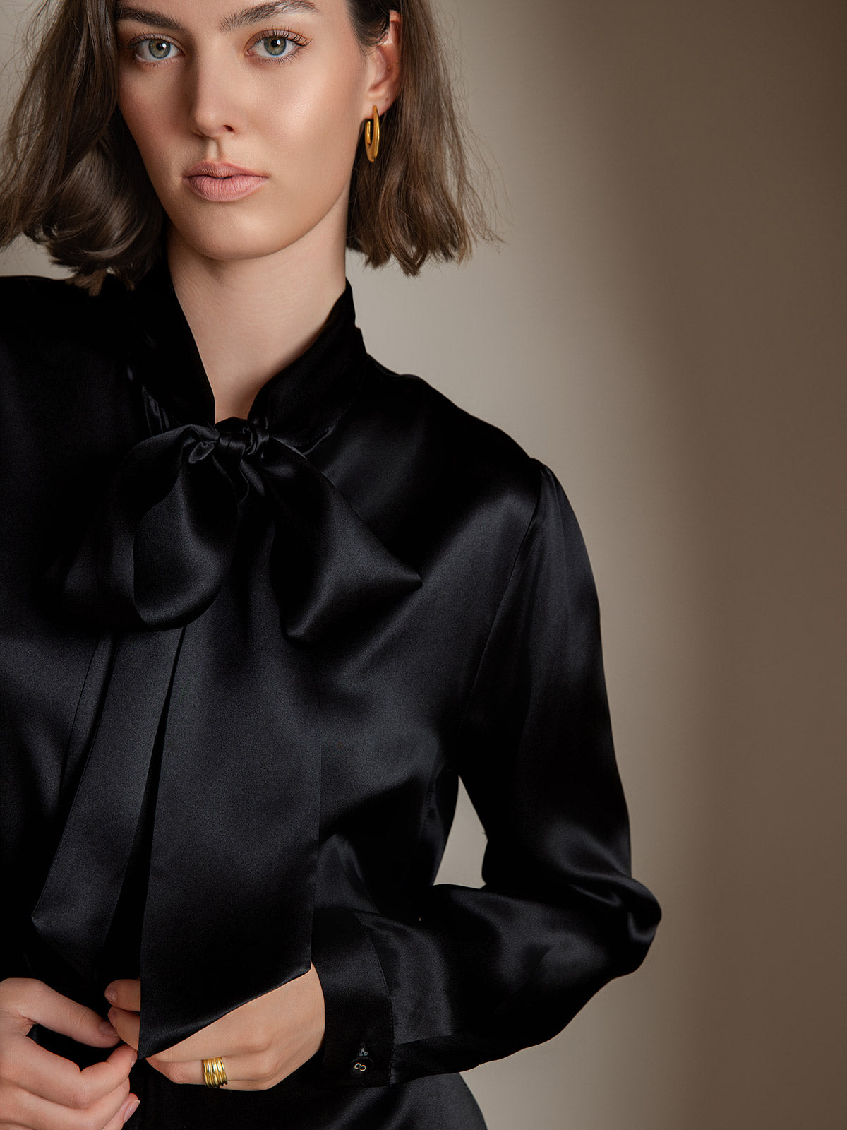 [Musta] SilkSilky-FI 19Momme Silk Long Sleeve Tie Neck Naisten paita 002