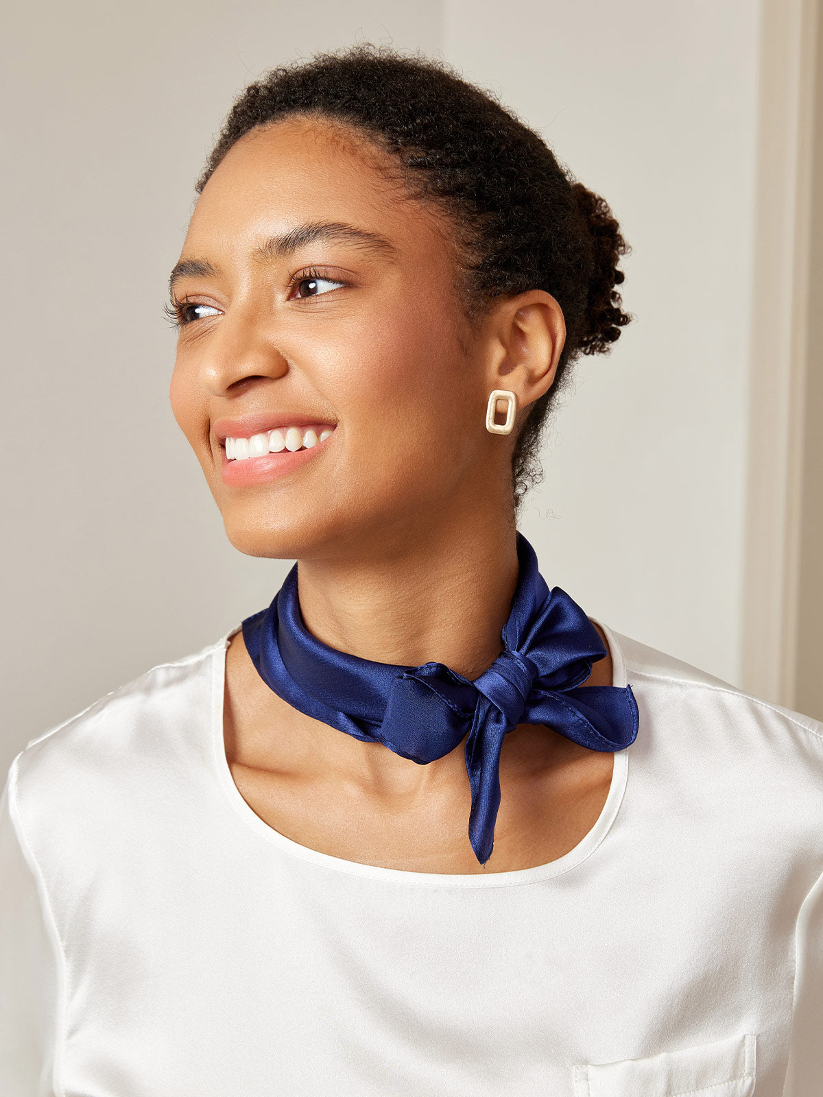 [Tummansininen] SilkSilky-FI Scarf 001