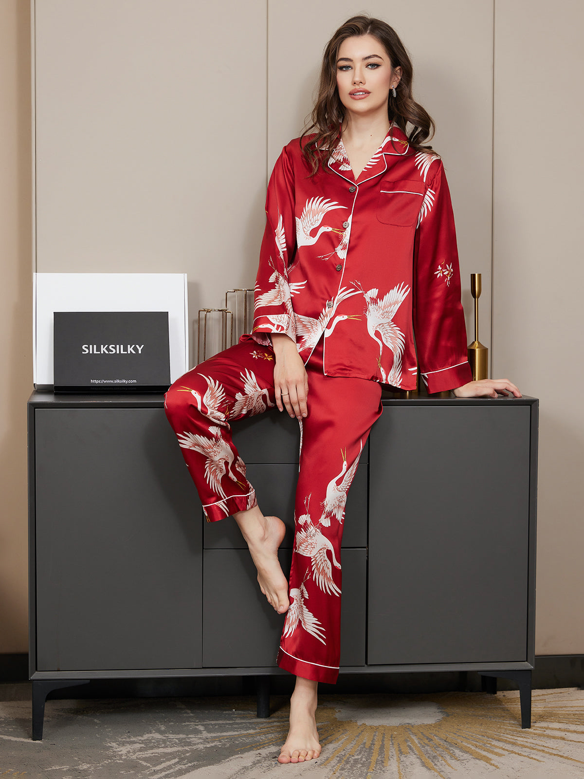 SilkSilky-FI 19Momme Womens Pajamas Tummanpunainen 001