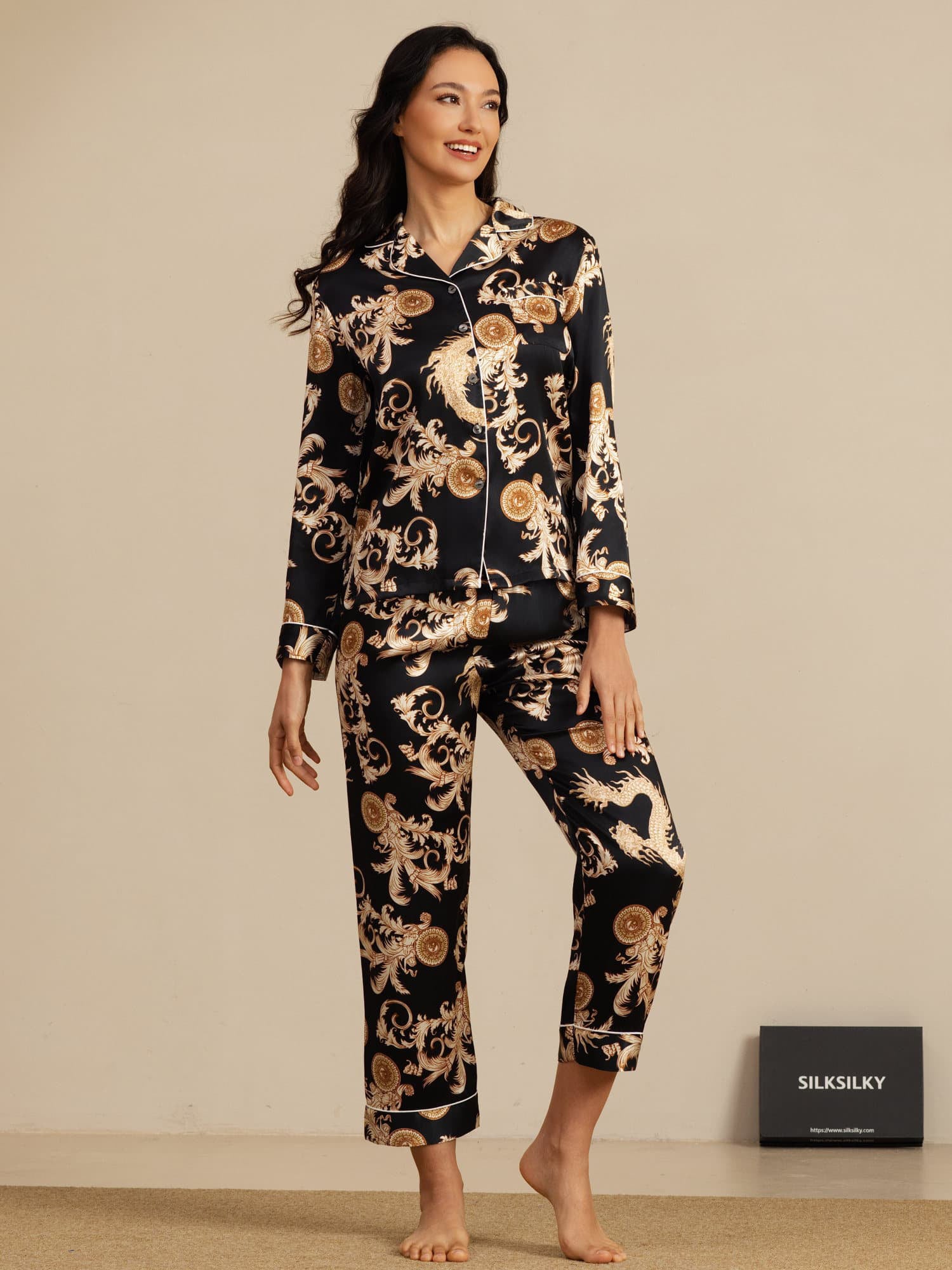 [Musta Lohikäärme] SilkSilky-FI Pitkähihainen Notkokaulus Naisten Pyjamat 001