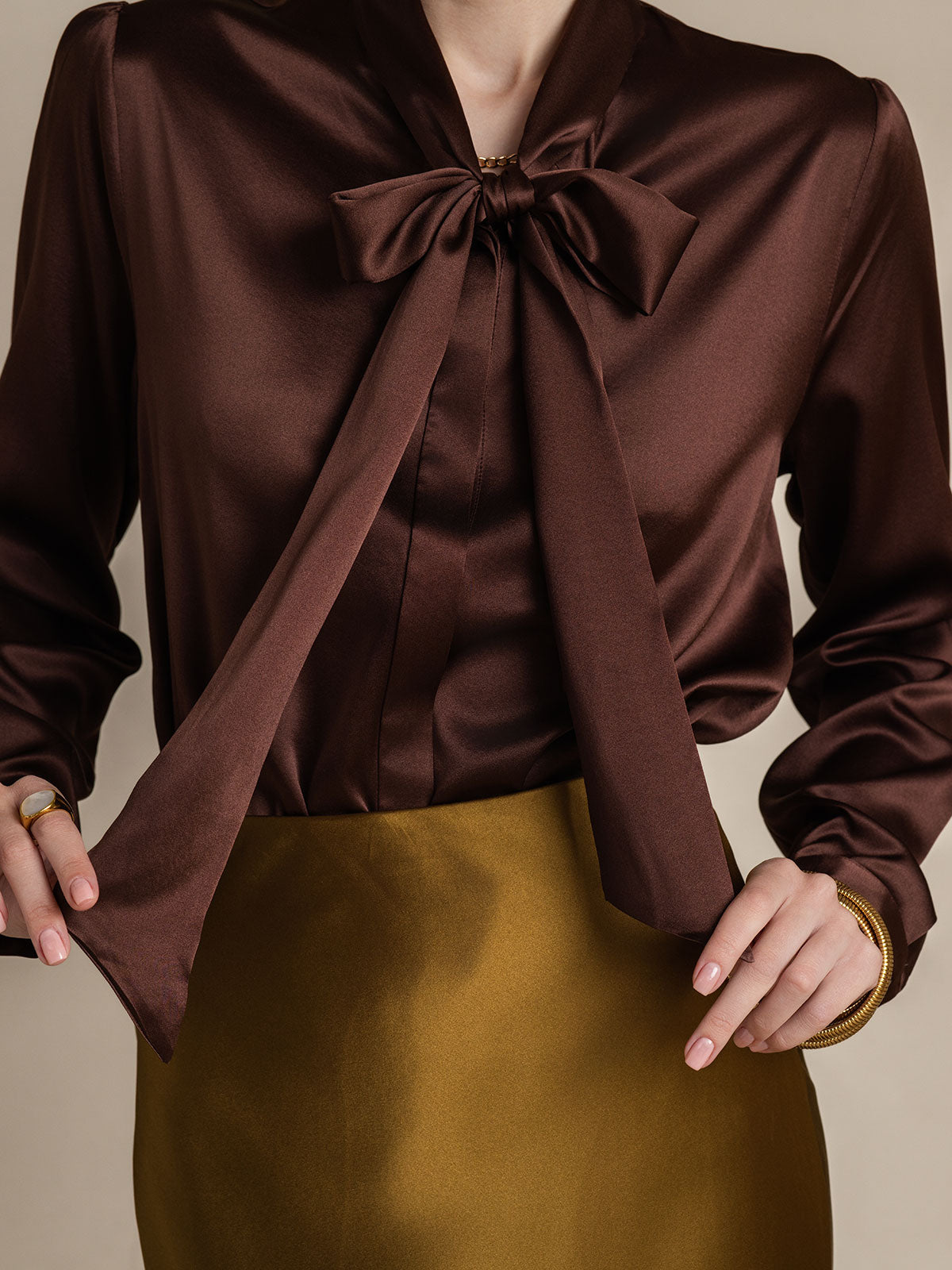 [Kahvi] SilkSilky-FI 19Momme Silk Long Sleeve Tie Neck Naisten paita 008