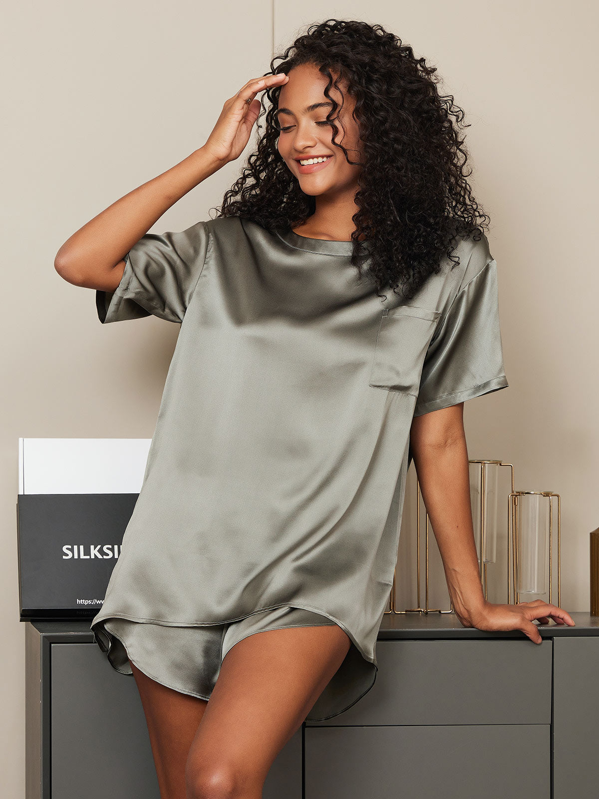 [Harmaanvihreä] SilkSilky-FI Short Sleeve Round Neck Naisten Pyjamat 001
