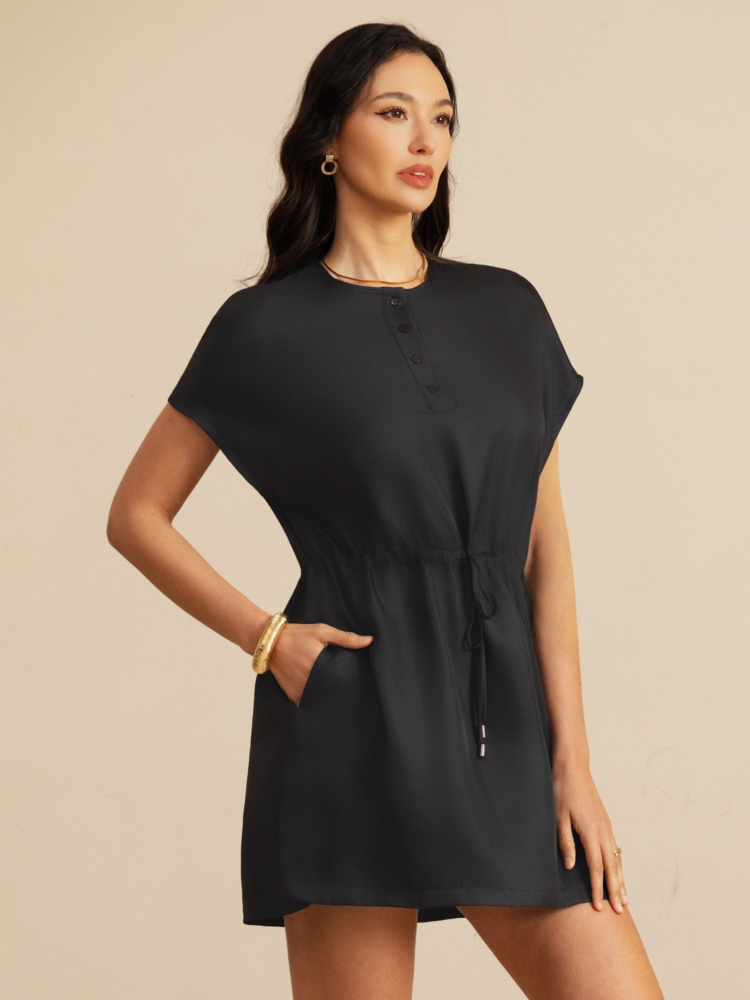 [Musta] SilkSilky-FI 18Momme Lyhythihainen Hiha Henley-kaula-aukko Mekko 001