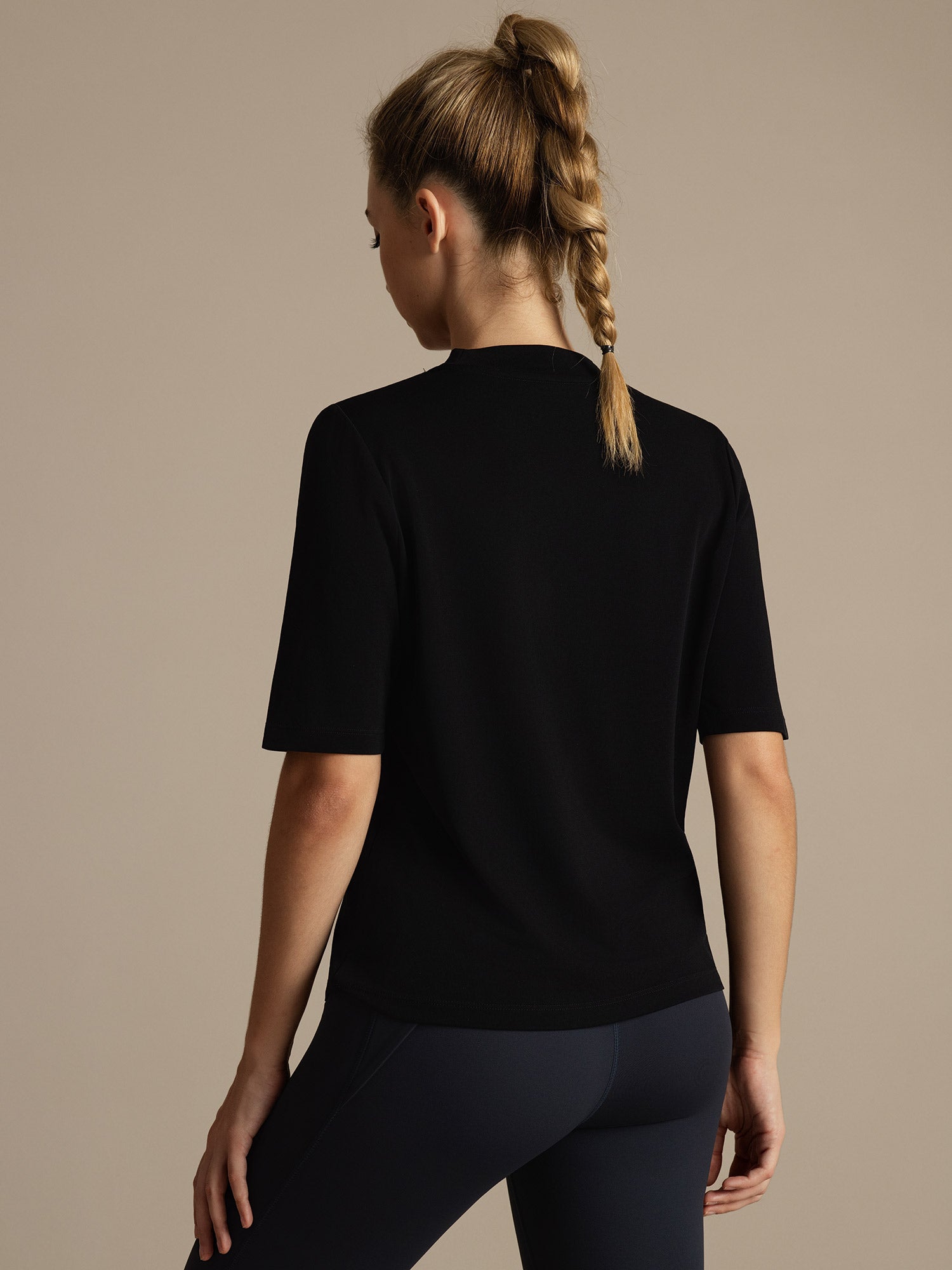 [Musta] SilkSilky-FI Puolihiha Tiukka Crew Neck Naisten T-paita 002