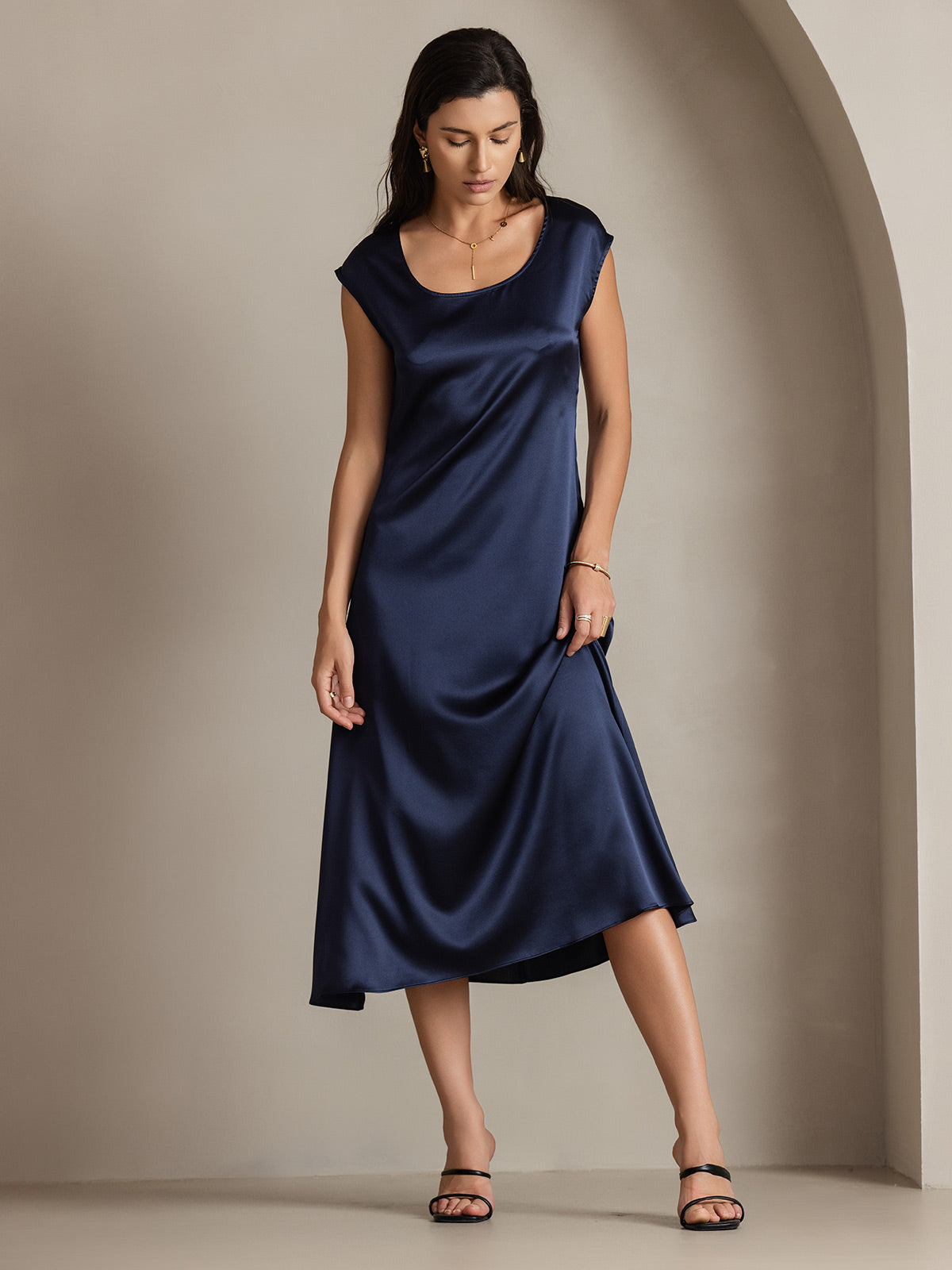 [Tummansininen] SilkSilky-FI 19Momme Dress 004