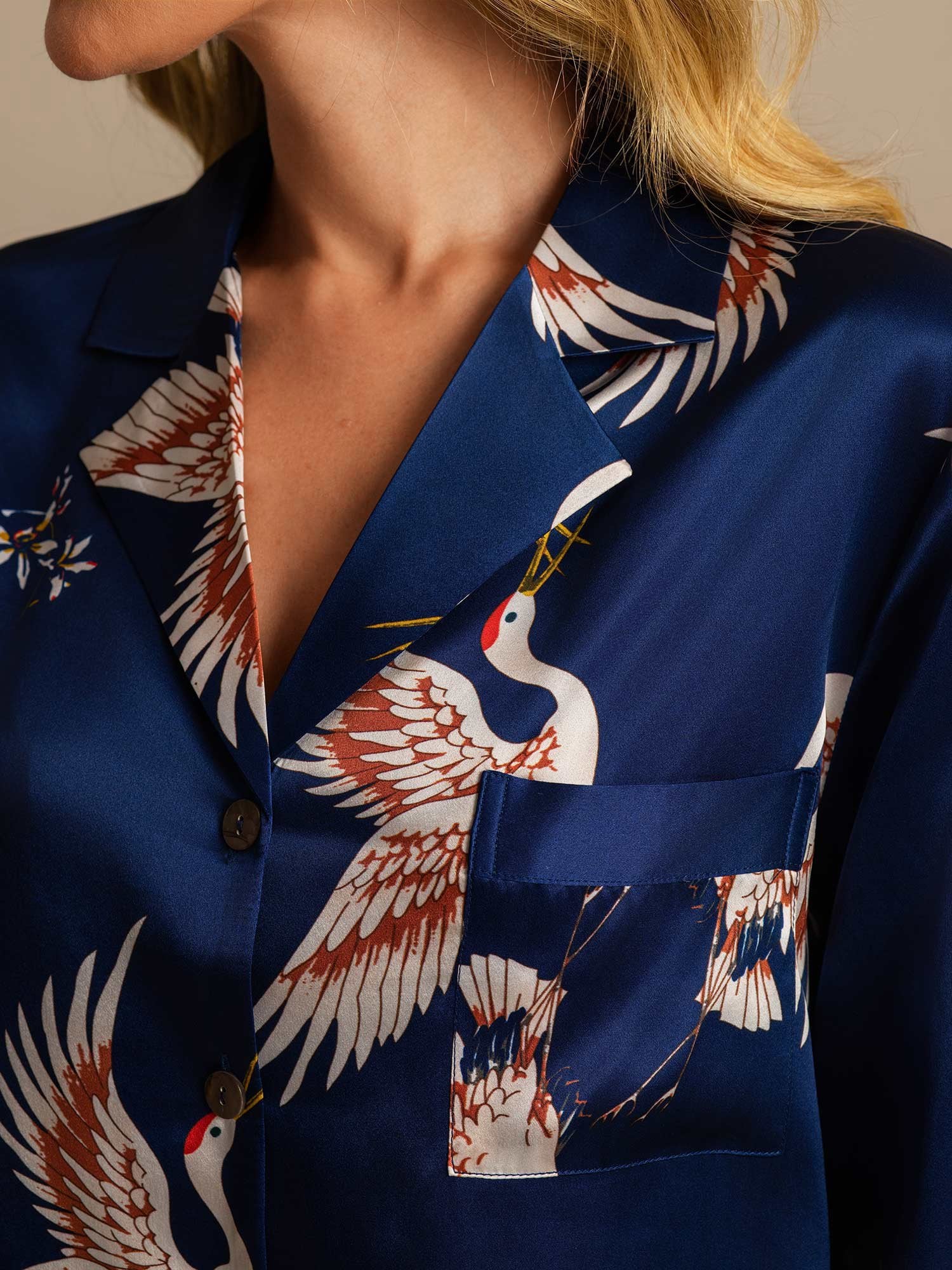 [Tummansininen] SilkSilky-FI 19Momme Nightshirt 004,