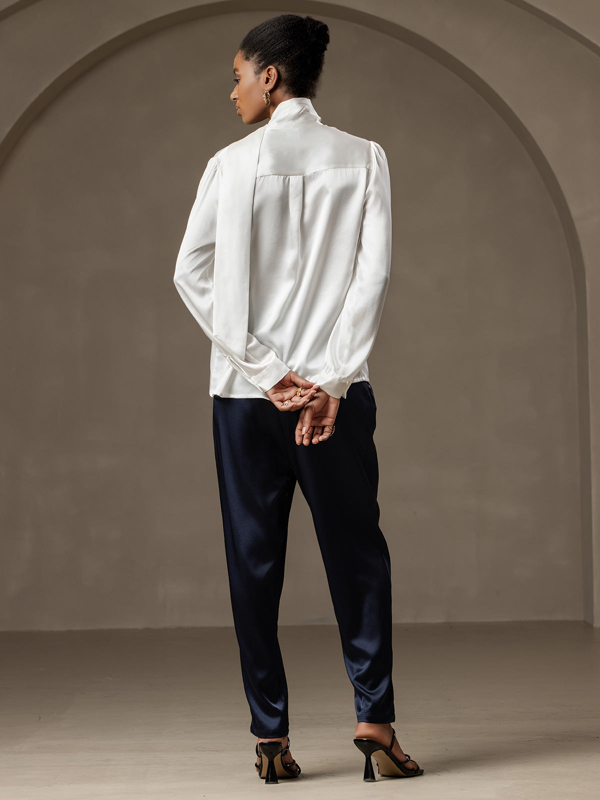 [Valkoinen] SilkSilky-FI 19Momme Silk Long Sleeve Tie Neck Naisten paita 002