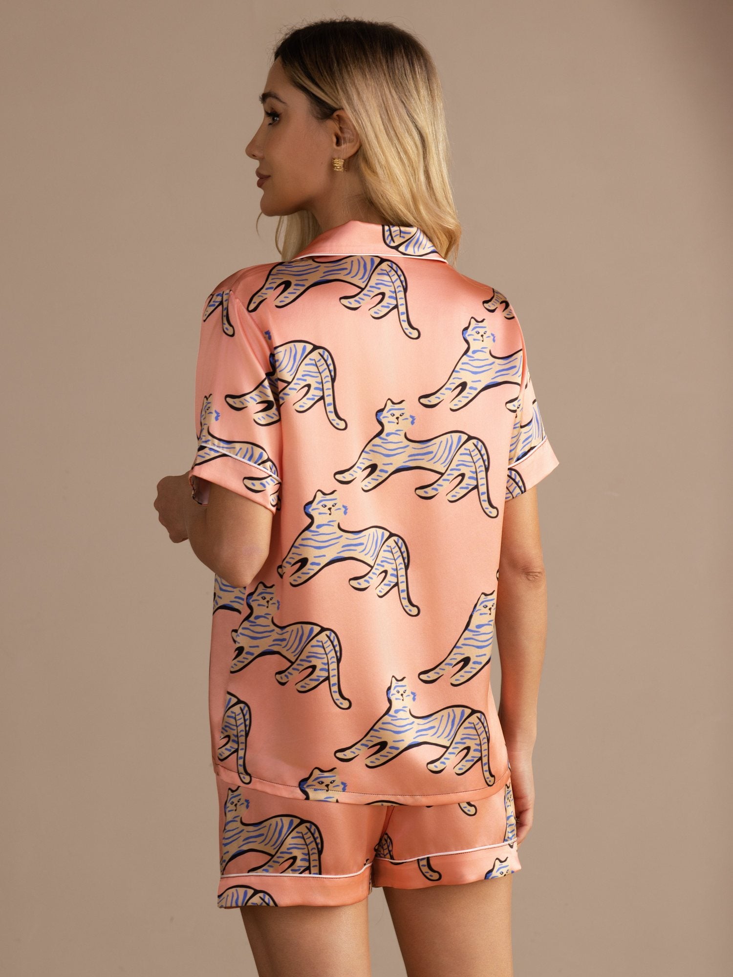 [Vaaleanpunainen Kissa] SilkSilky-FI Short Sleeve Lapel Collar Naisten Pyjamat 002