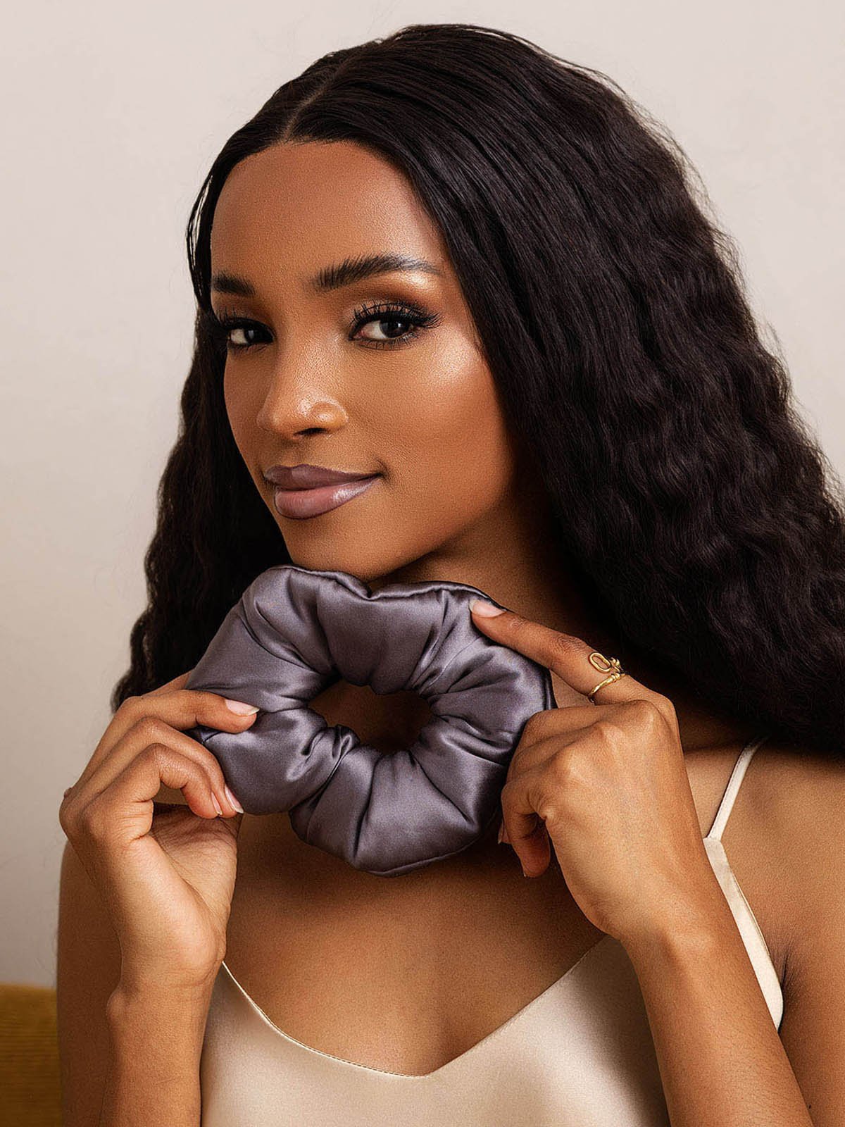 [Tumman Harmaa] SilkSilky-FI Scrunchie 004