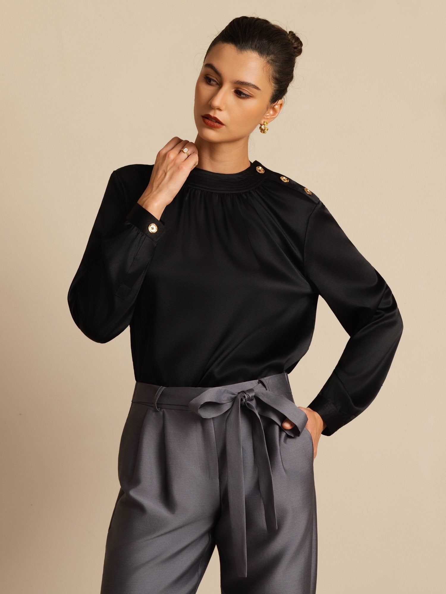 [Musta] SilkSilky-FI 19Momme Silkki Pitkähihainen Pyöreä Pääntie Pusero 001