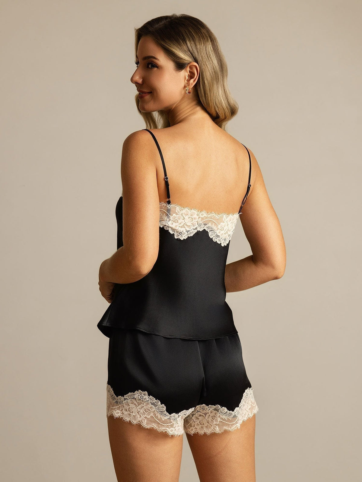 [Musta] SilkSilky-FI Spaghetti Strap V Neck Camisole Setti 002