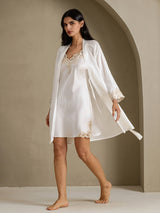 [Valkoinen] SilkSilky-FI 3/4 Sleeve V Neck Yöpaita ja Aamutakkisetti 001