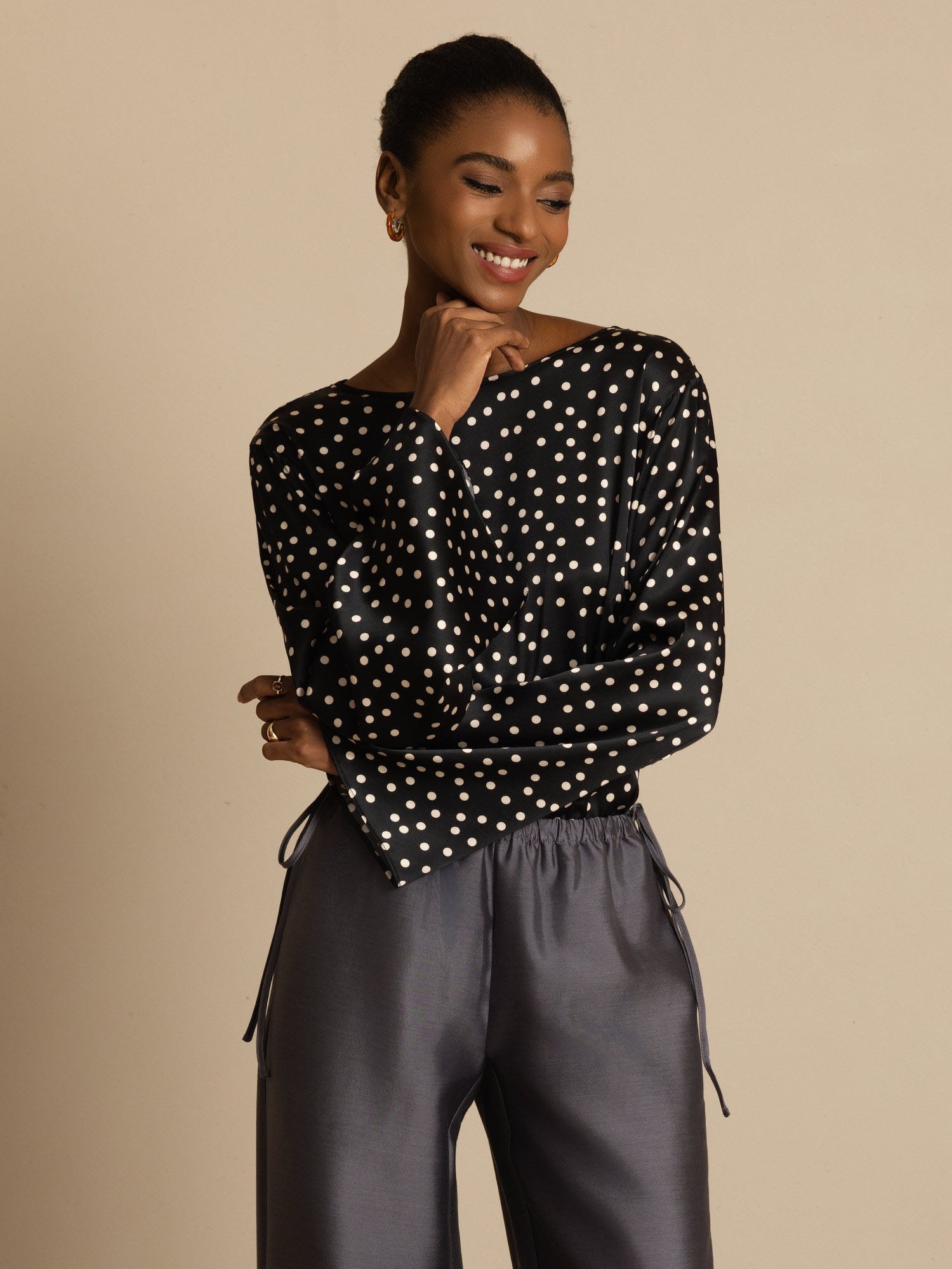 [Pilkkukuvio] SilkSilky-FI 19Momme Bell Sleeve Blouse 003