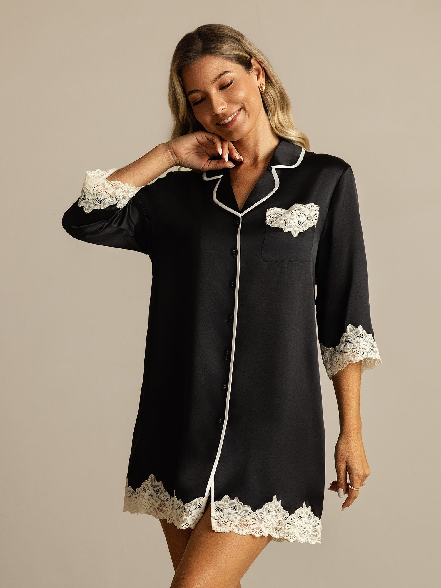 [Musta] SilkSilky-FI Nightshirt 001