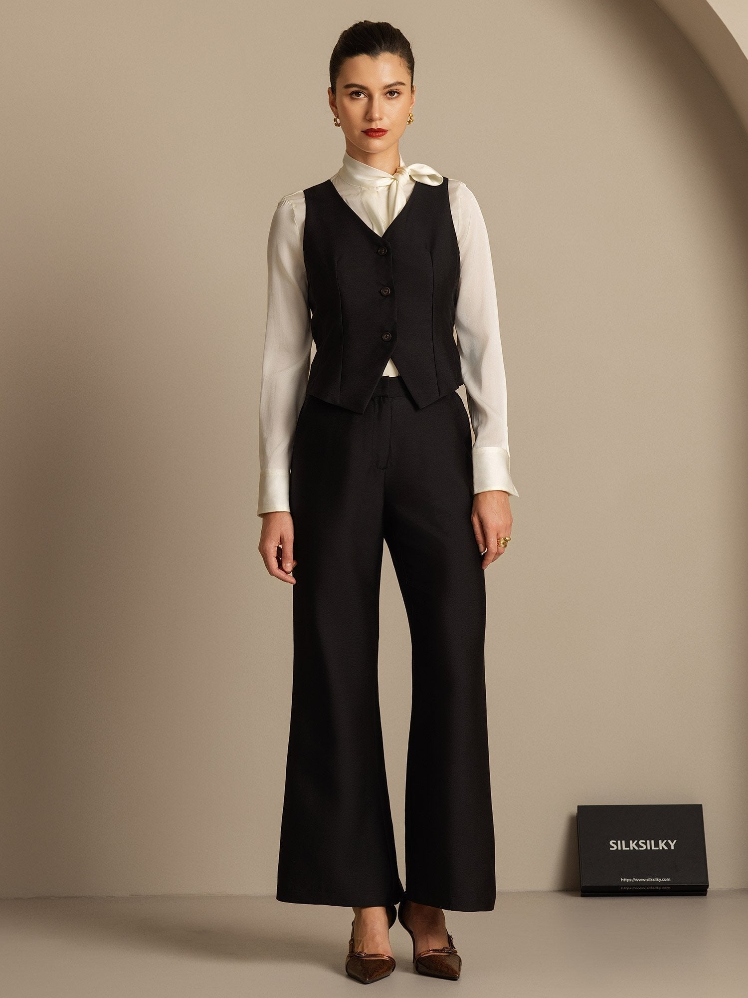 [Musta] SilkSilky-FI 32Momme Silk-Wool Blend Womens Vest 003,